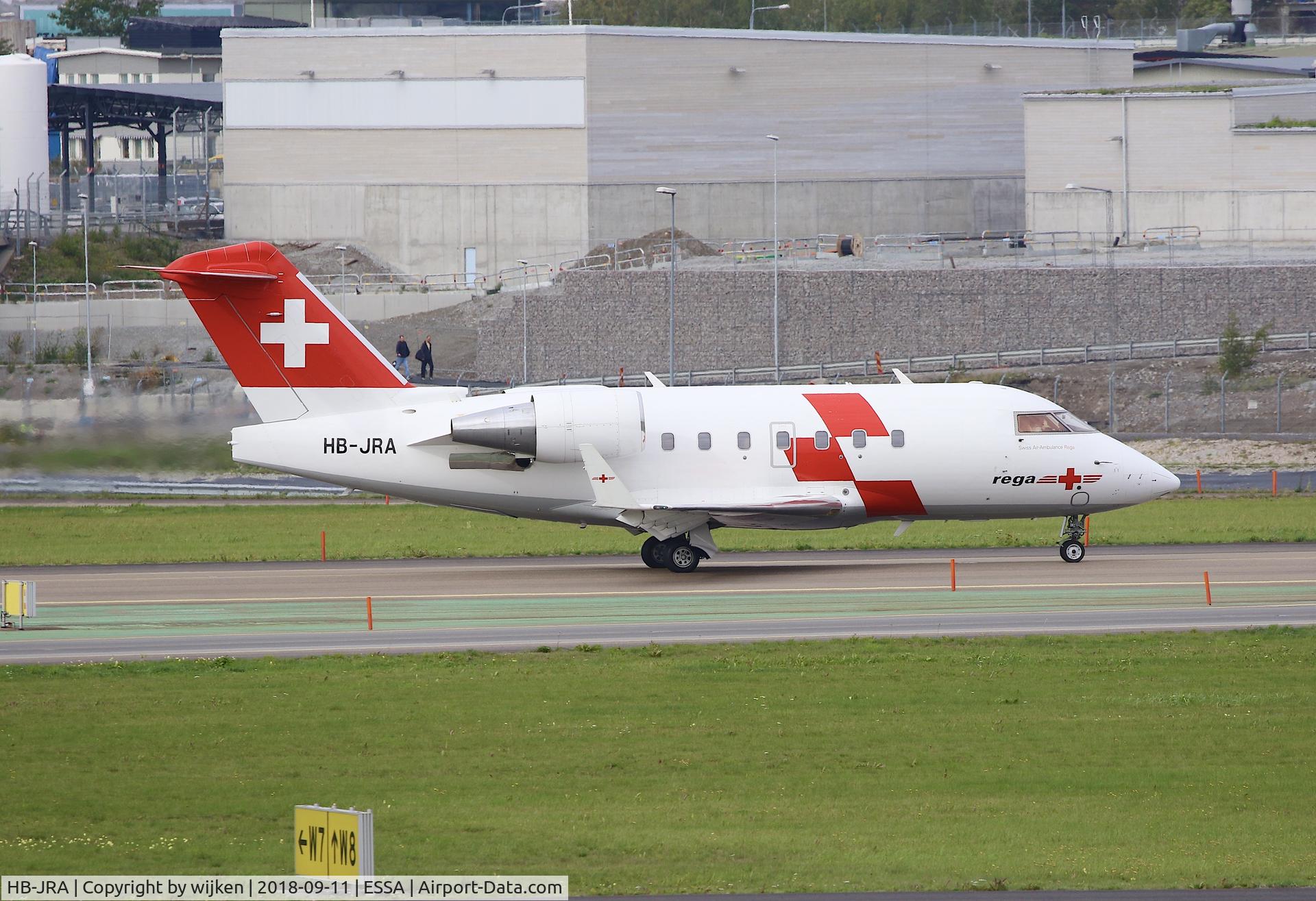 HB-JRA, 2002 Bombardier Challenger 604 (CL-600-2B16) C/N 5529, Taxiway W