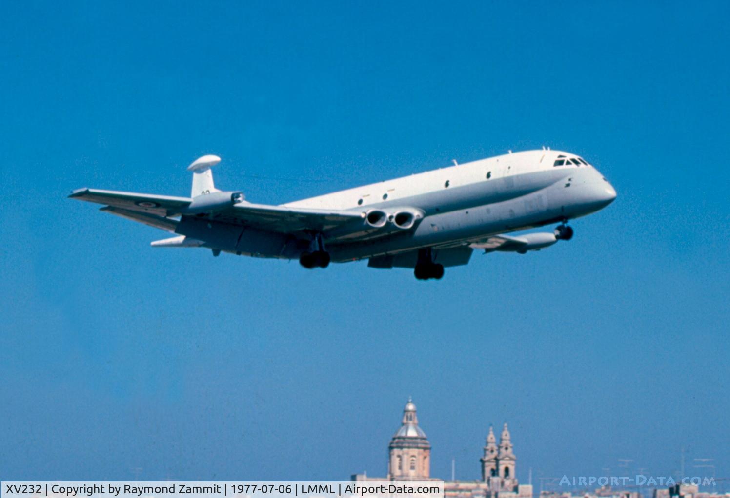 XV232, Hawker Siddeley Nimrod MR.2 C/N 8007, Hawker Siddeley Nimrod MR1 XV232 on short finals RW24 RAF Luqa Malta