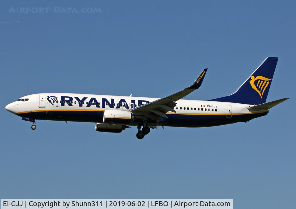 EI-GJJ, 2018 Boeing 737-800 C/N 44831, Landing rwy 32L