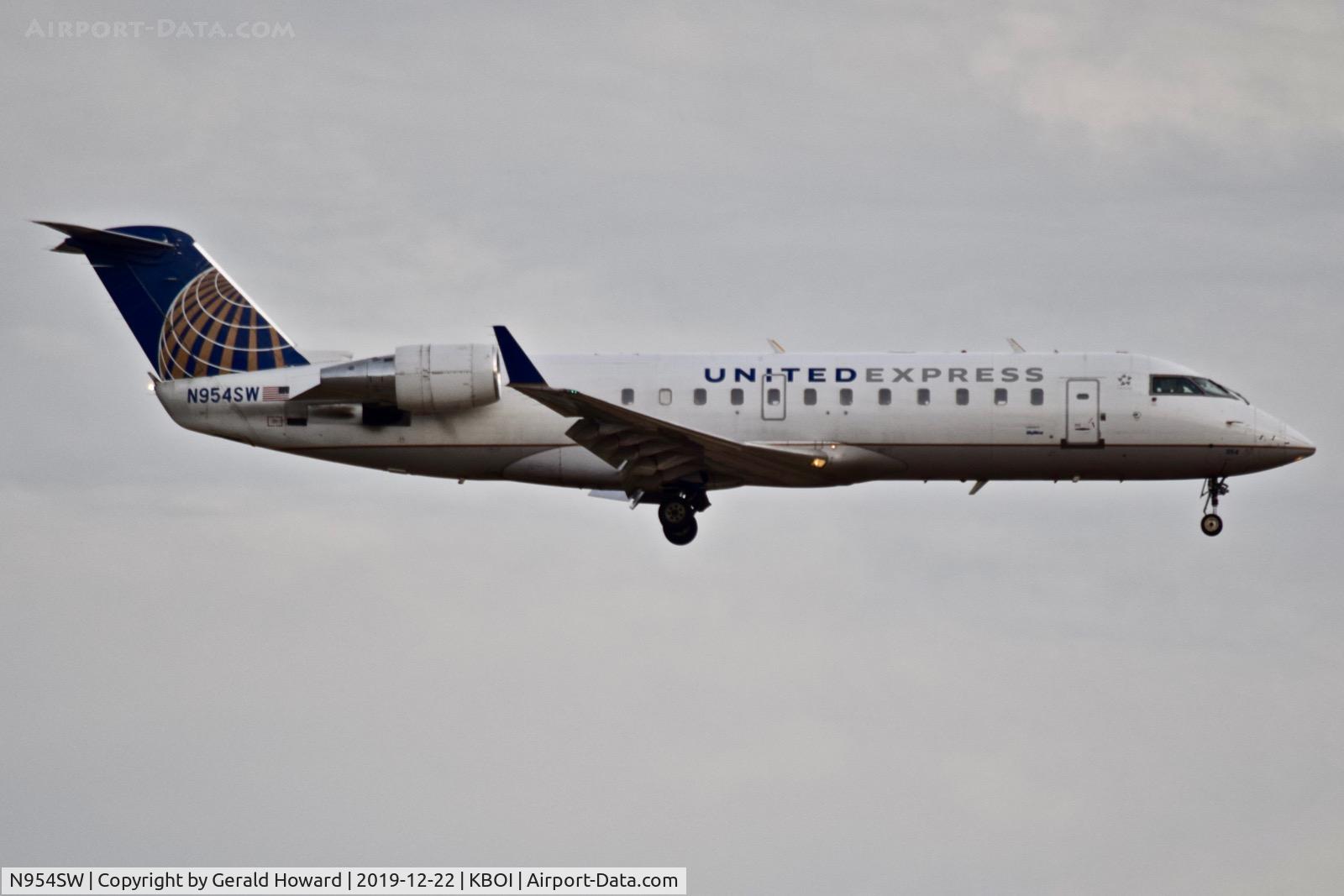 N954SW, 2003 Bombardier CRJ-200LR (CL-600-2B19) C/N 7815, Landing 10L.