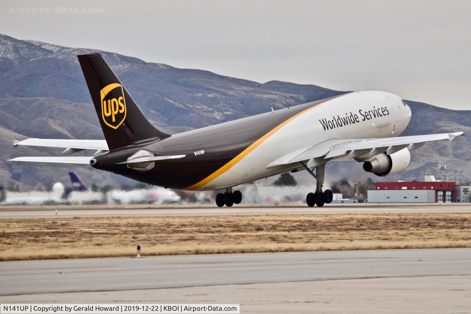 N141UP, 2002 Airbus A300F4-622R C/N 0824, Rotation.