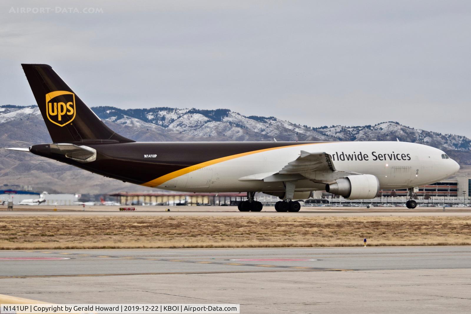 N141UP, 2002 Airbus A300F4-622R C/N 0824, Take off run on 10R.