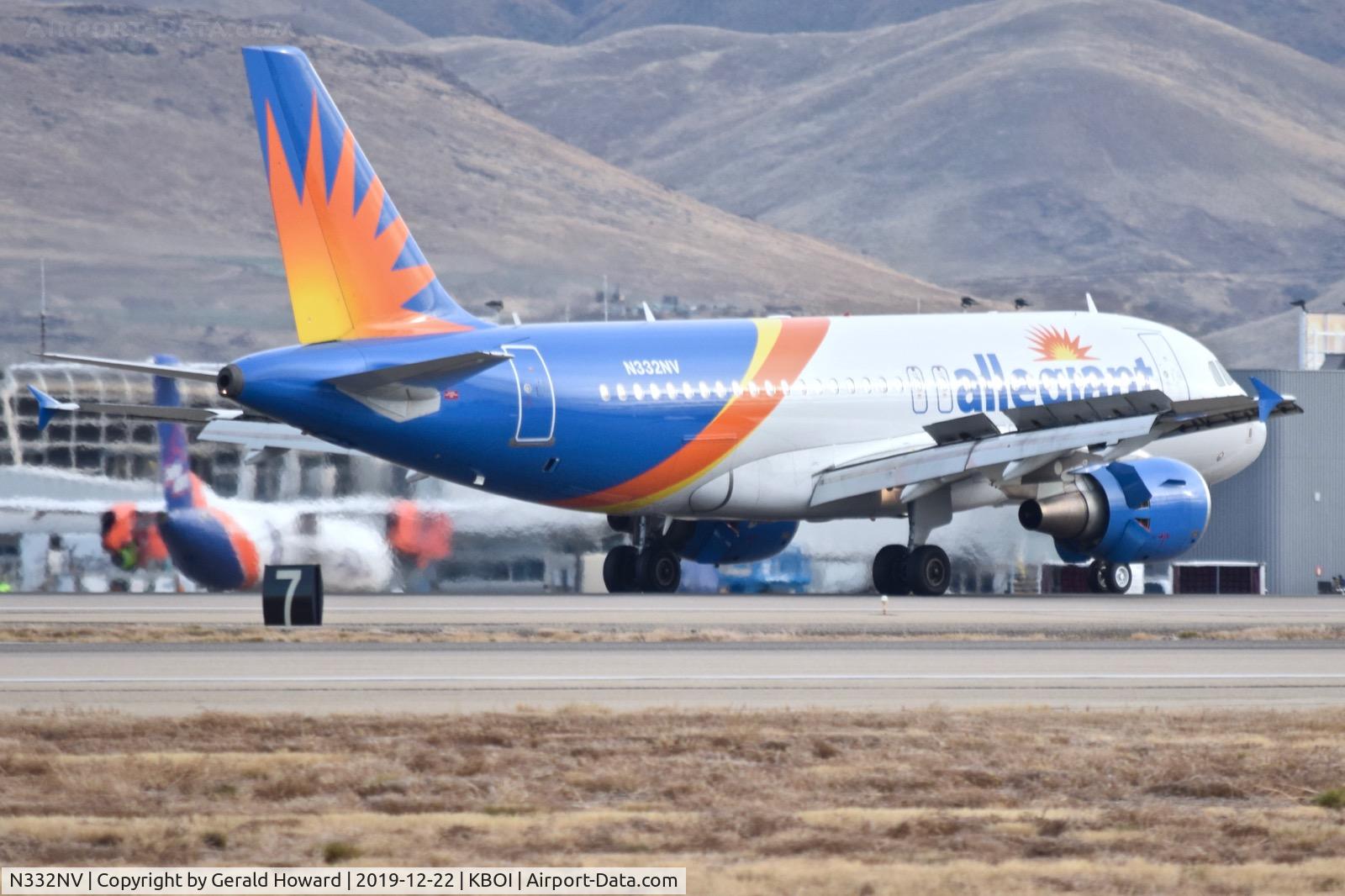 N332NV, 2005 Airbus A319-111 C/N 2638, Landing roll out on 10R.