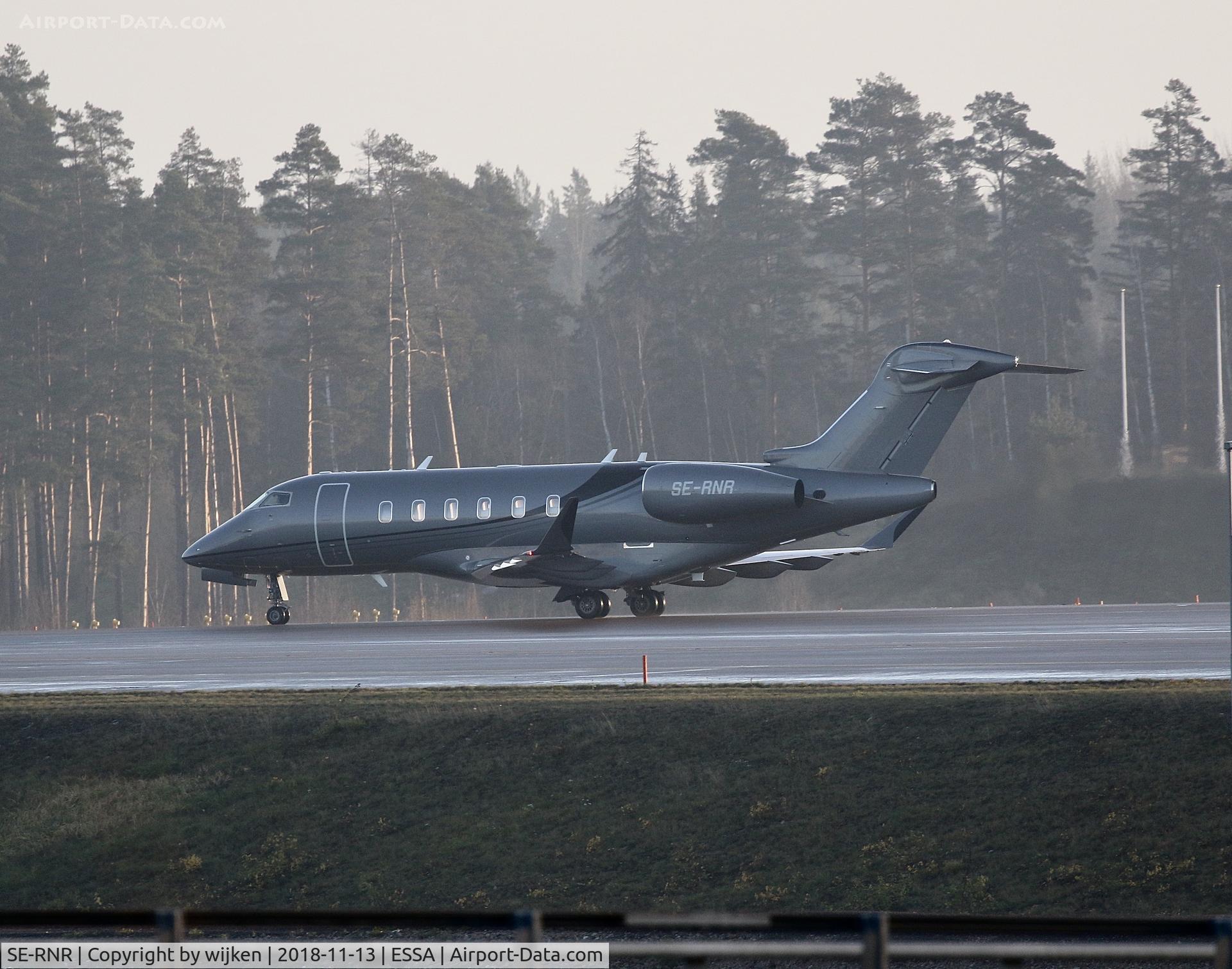 SE-RNR, 2018 Bombardier Challenger 350 (BD-100-1A10) C/N 20740, Taxiway W
