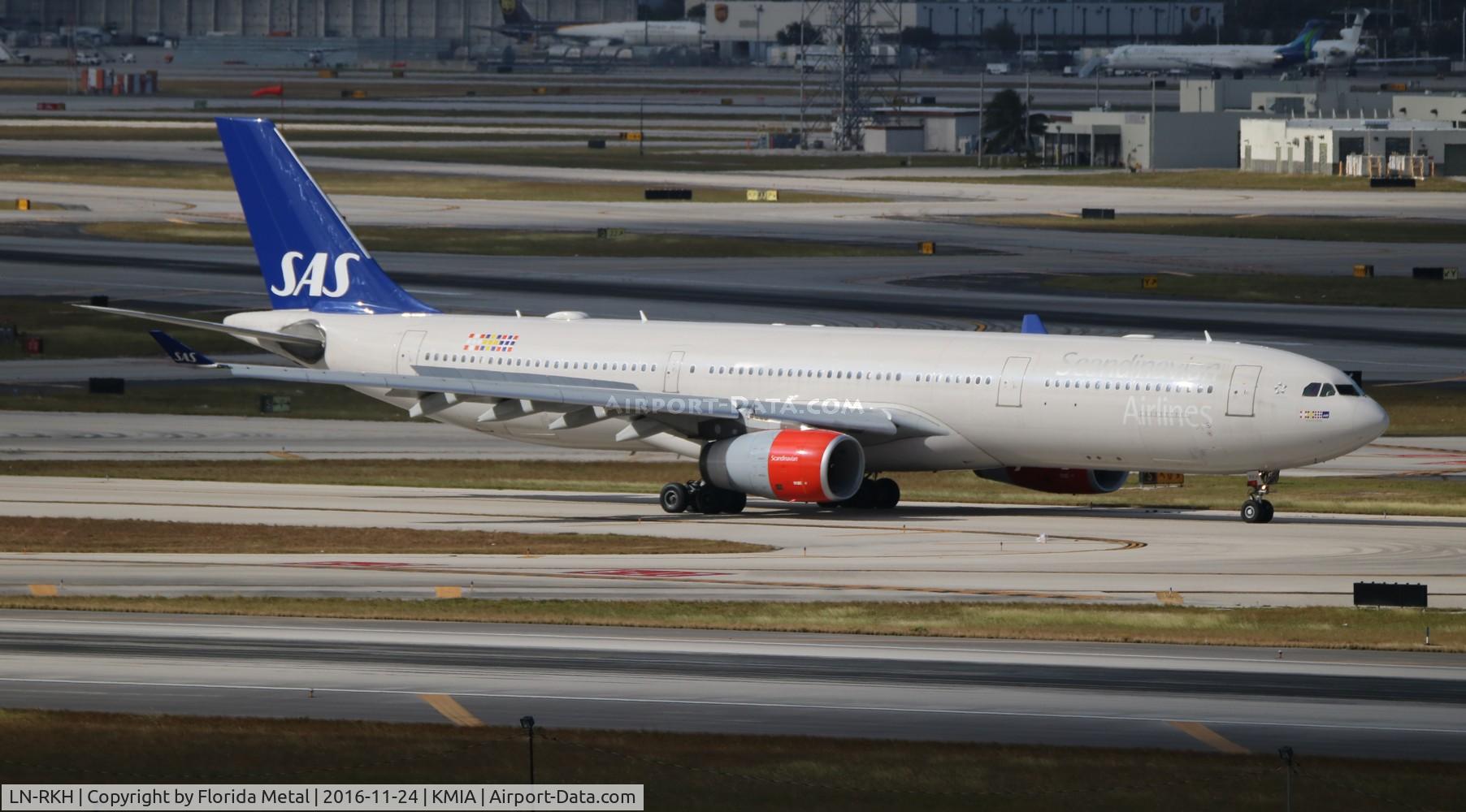 LN-RKH, 2002 Airbus A330-343 C/N 497, MIA 2016