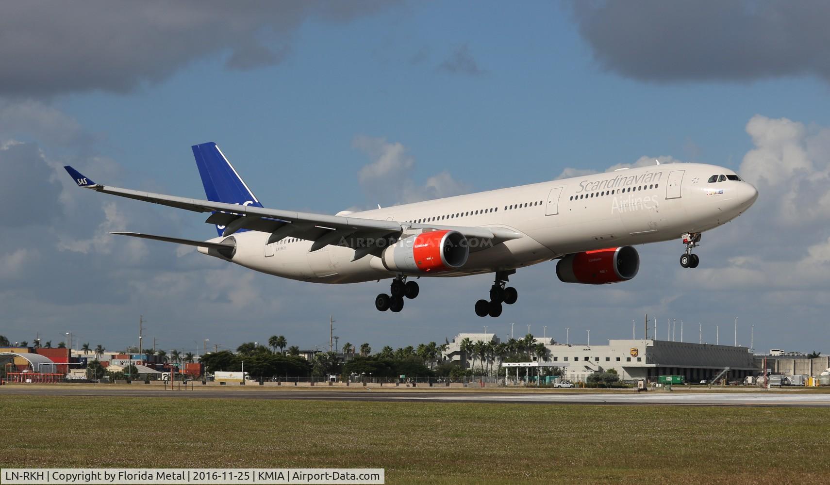 LN-RKH, 2002 Airbus A330-343 C/N 497, MIA 2016
