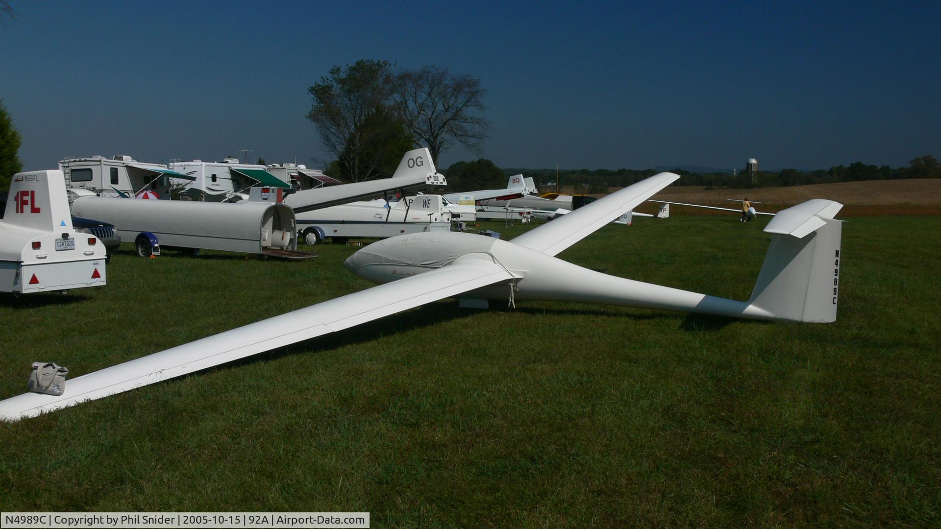 N4989C, 1978 Schempp-Hirth Mini-Nimbus B C/N 79, Chilhowee Gliderport Octoberfest 2005.  Benton TN