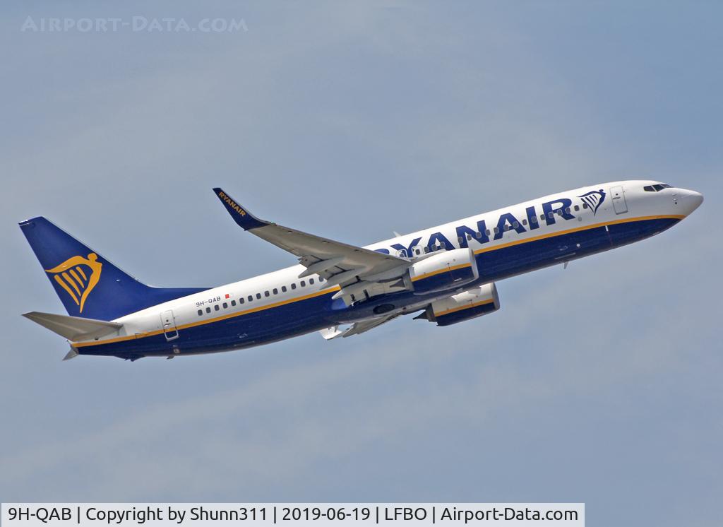 9H-QAB, 2017 Boeing 737-8AS C/N 44792, Climbing after take off from rwy 32R
