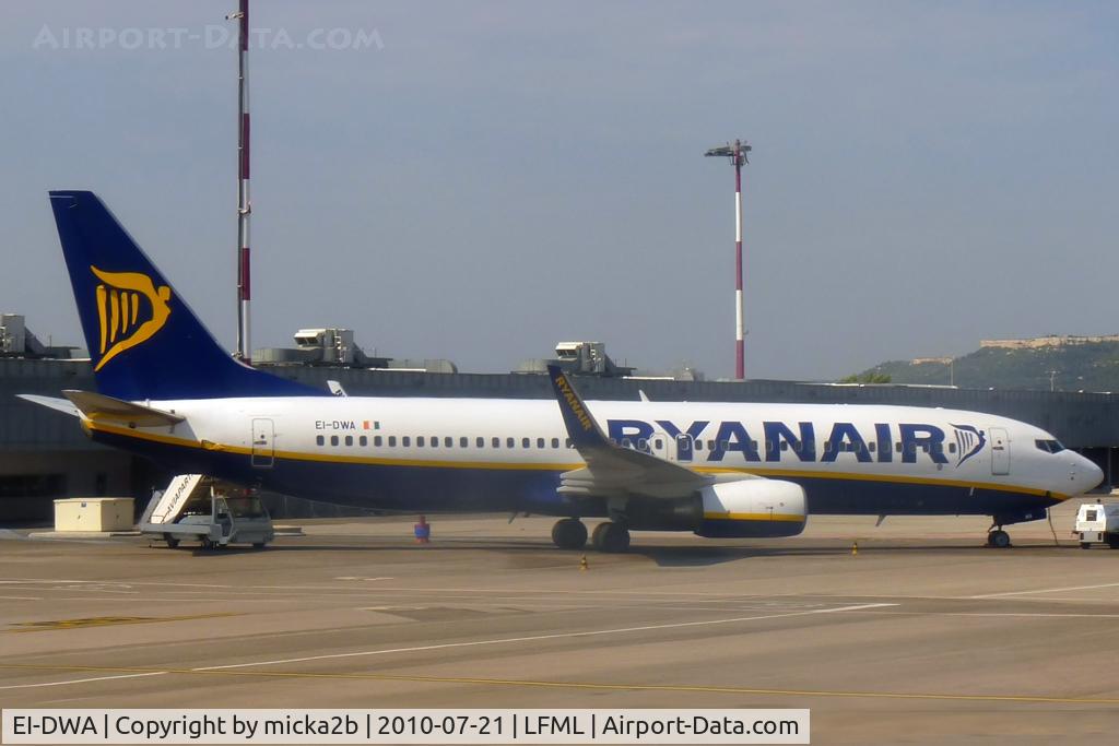 EI-DWA, 2007 Boeing 737-8AS C/N 33617, Parked