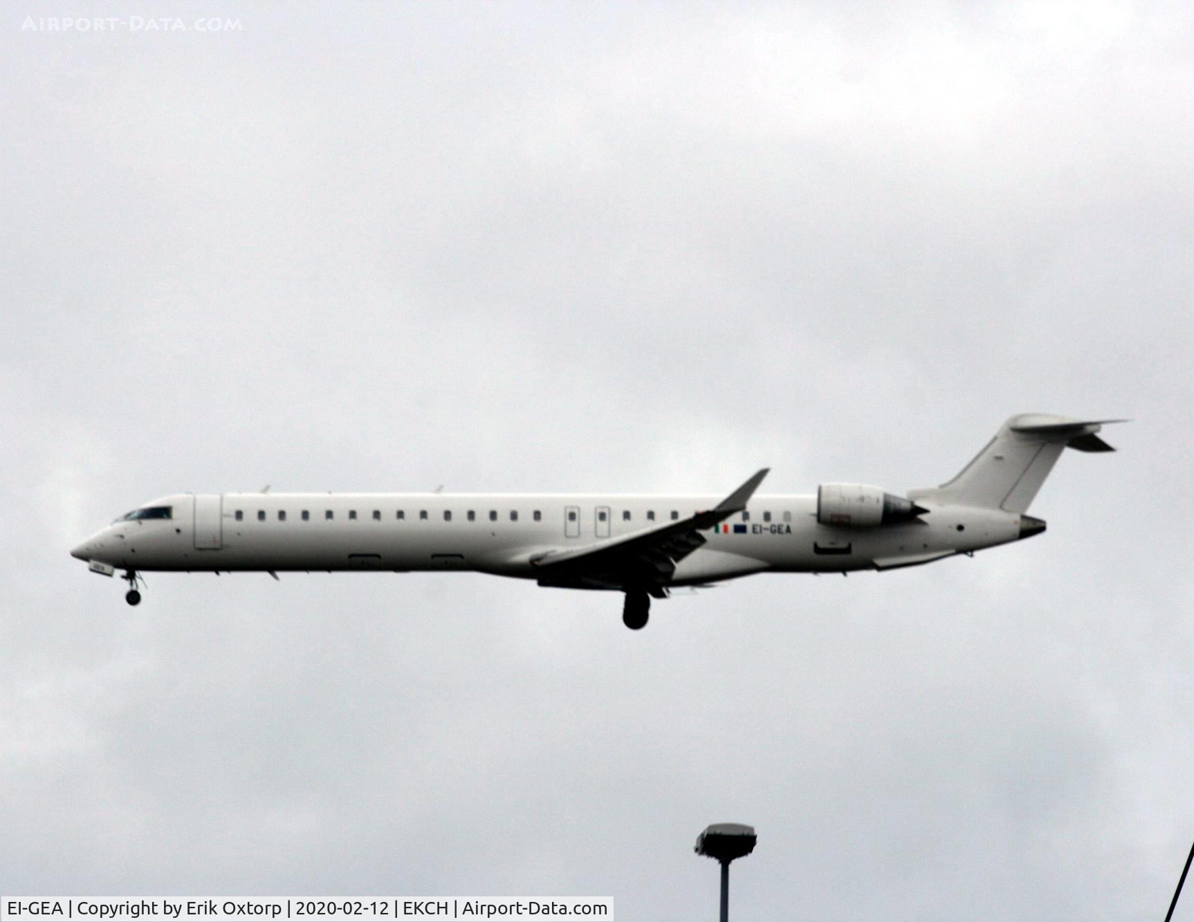 EI-GEA, 2009 Bombardier CRJ-900ER (CL-600-2D24) C/N 15224, EI-GEA landing rw 22L