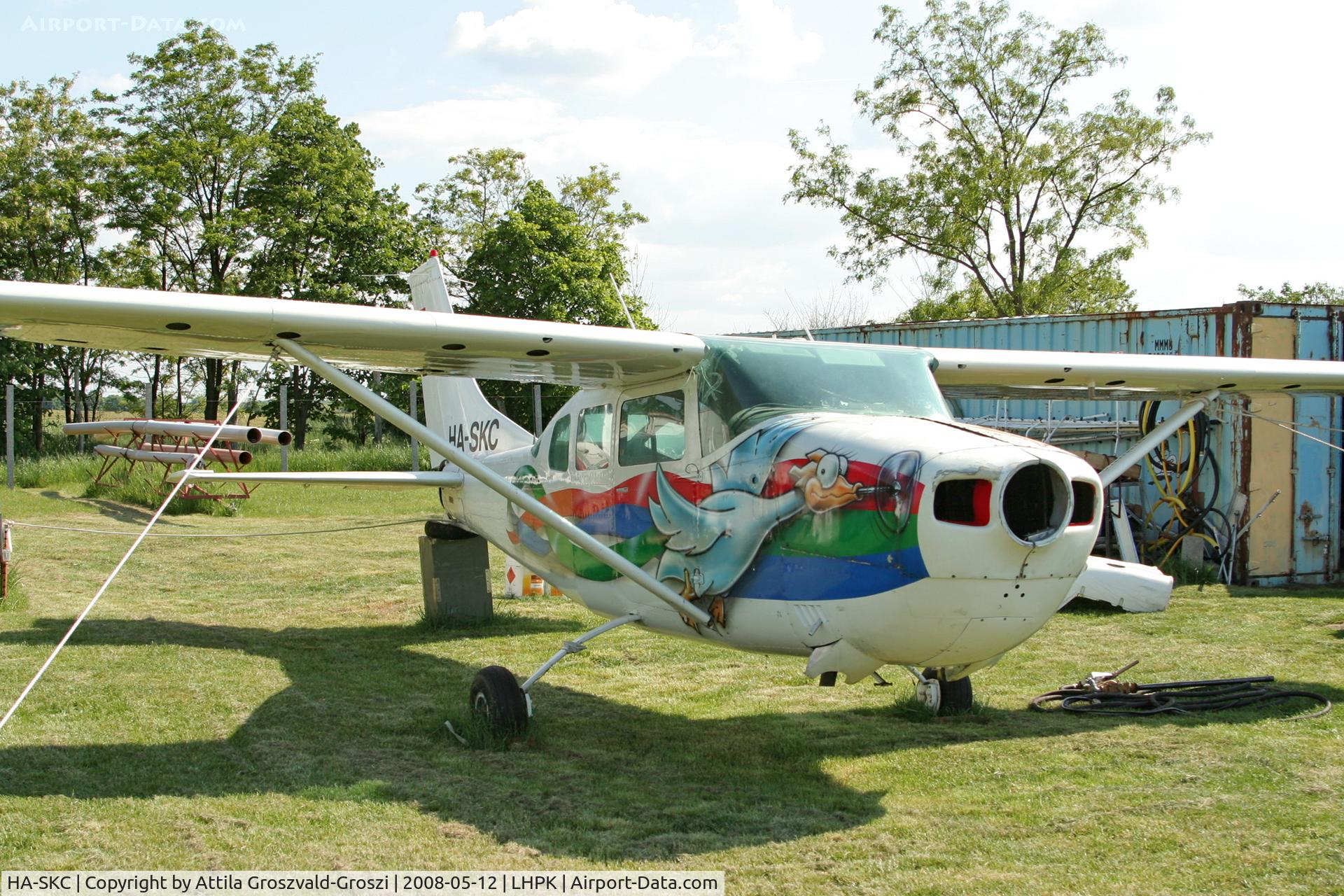 HA-SKC, Cessna P206E Super Skylane C/N P206-00618, LHPK - Papkutapuszta Airfield, Hungary