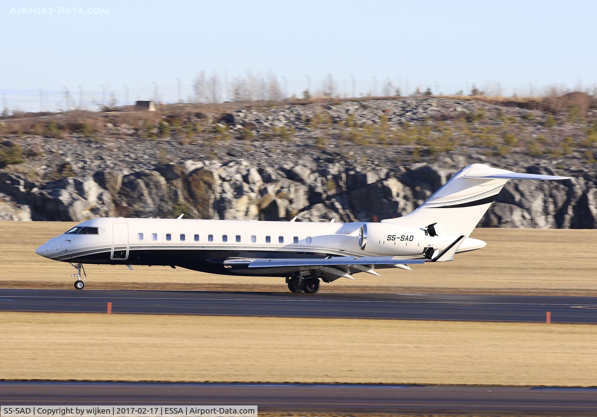 S5-SAD, 2013 Bombardier BD-700-1A10 Global 6000 C/N 9553, RWY 01R