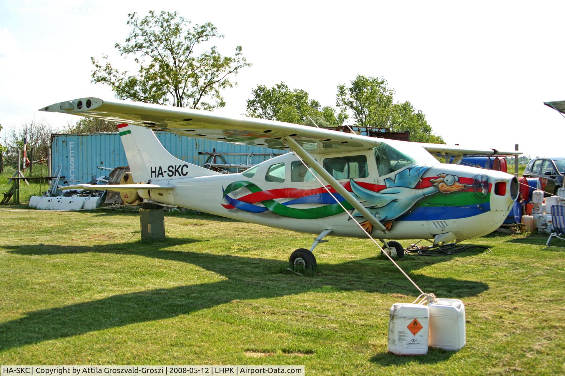 HA-SKC, Cessna P206E Super Skylane C/N P206-00618, LHPK - Papkutapuszta Airfield, Hungary