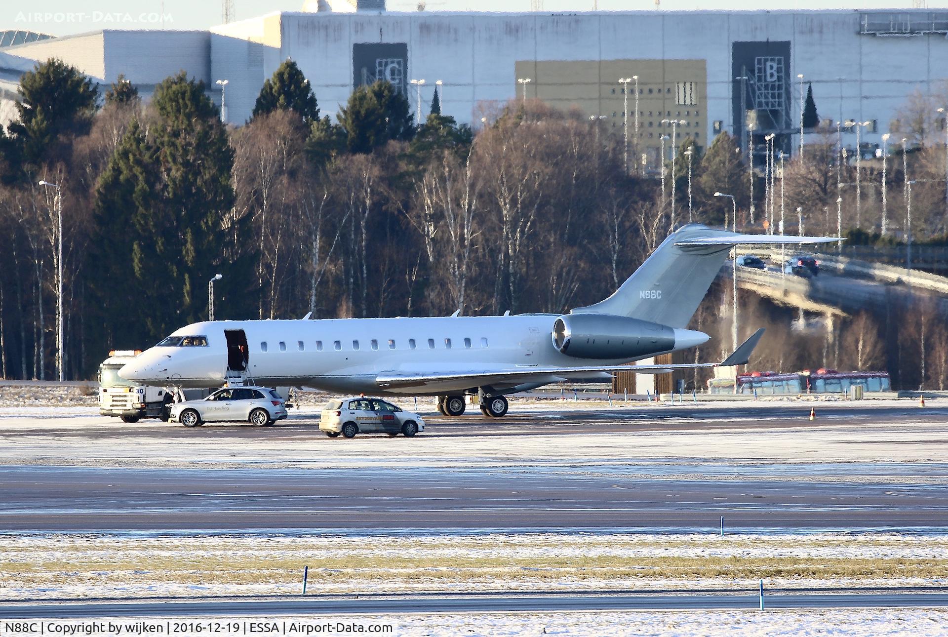 N88C, 2014 Bombardier BD-700-1A10 Global 6000 C/N 9643, Ramp M