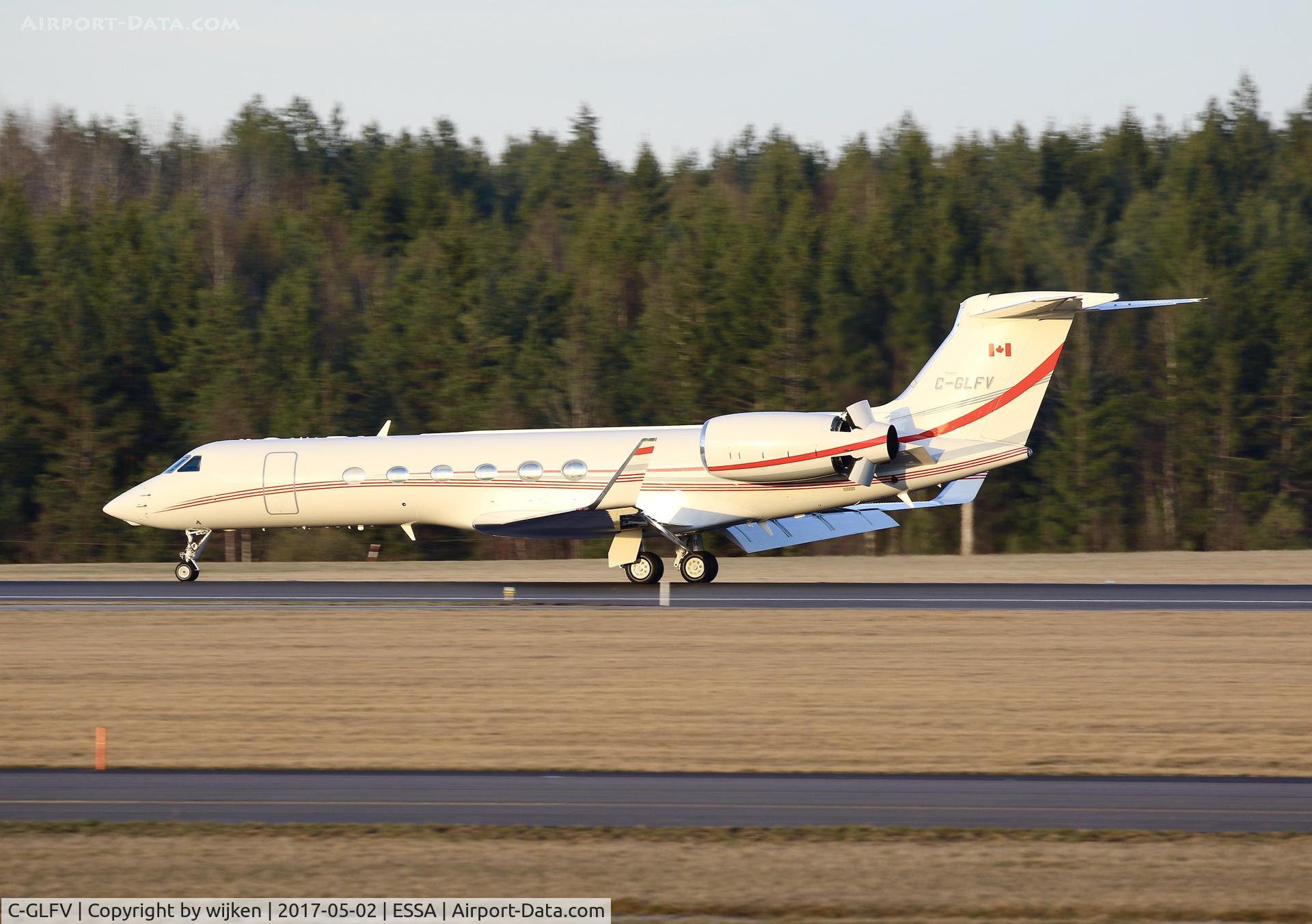 C-GLFV, 2002 Gulfstream Aerospace G-V C/N 692, RWY 01R
