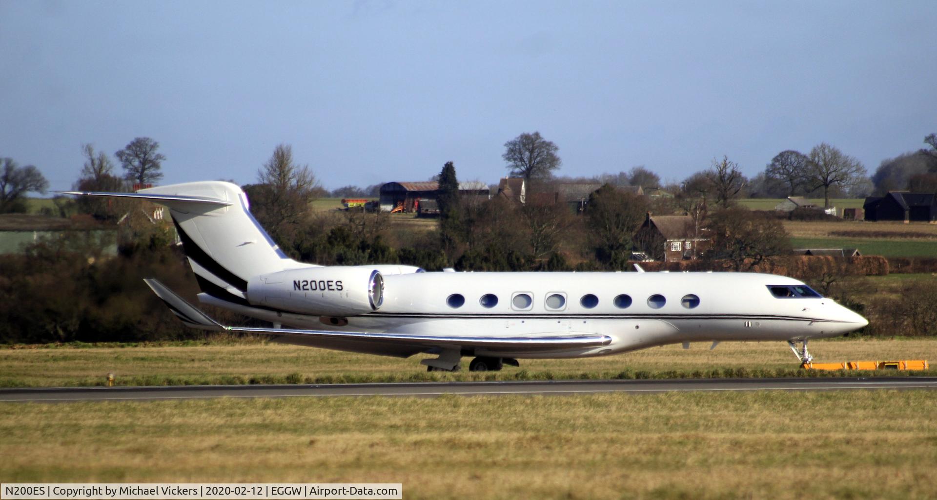 N200ES, 2007 Bombardier BD-700-1A11 Global 5000 C/N 9245, taxying for dep from runway 26