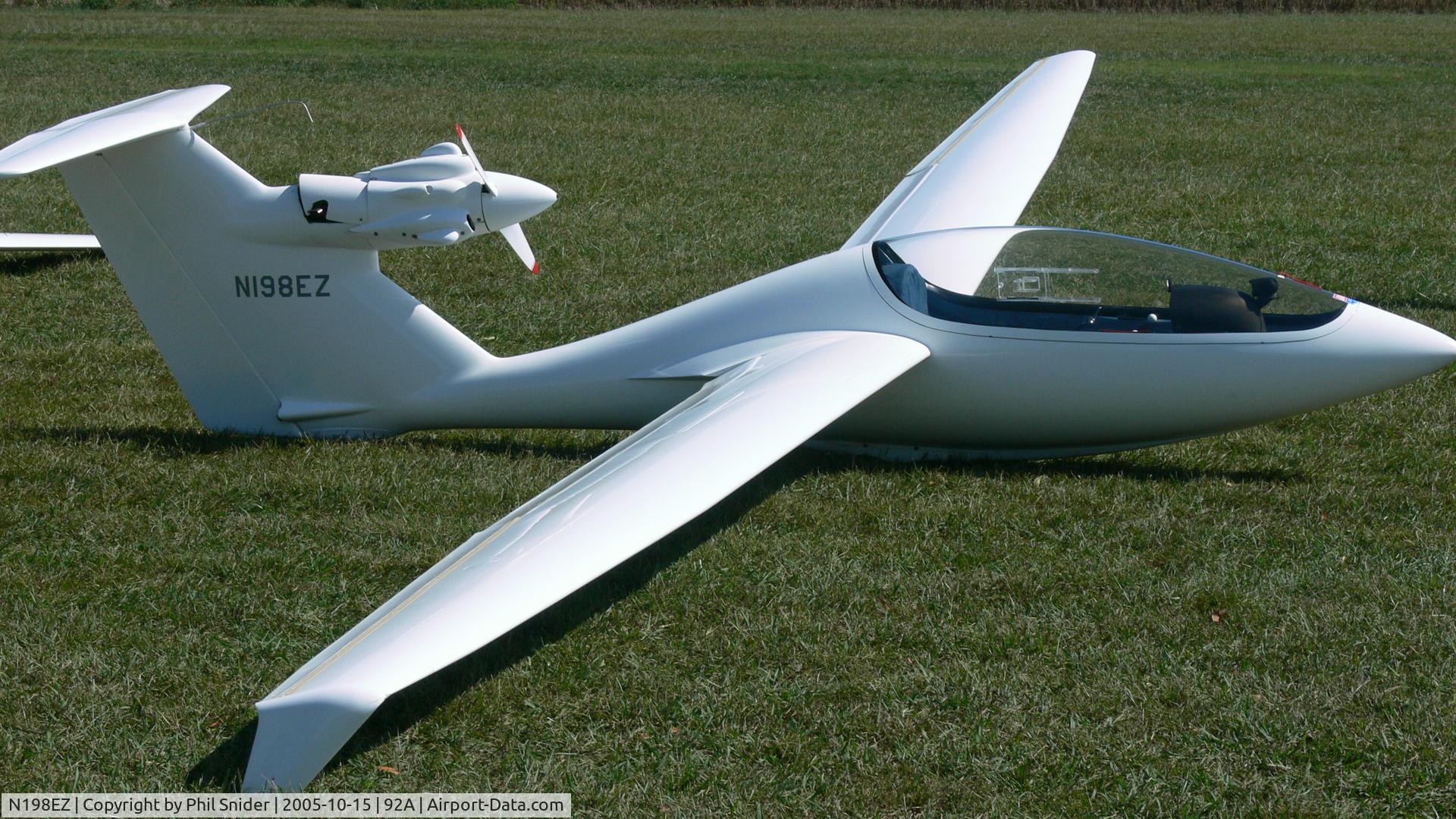 N198EZ, 1999 Radab Windex 1200 C C/N WAC12C005, Chilhowee Gliderport Octoberfest 2005.  Benton TN