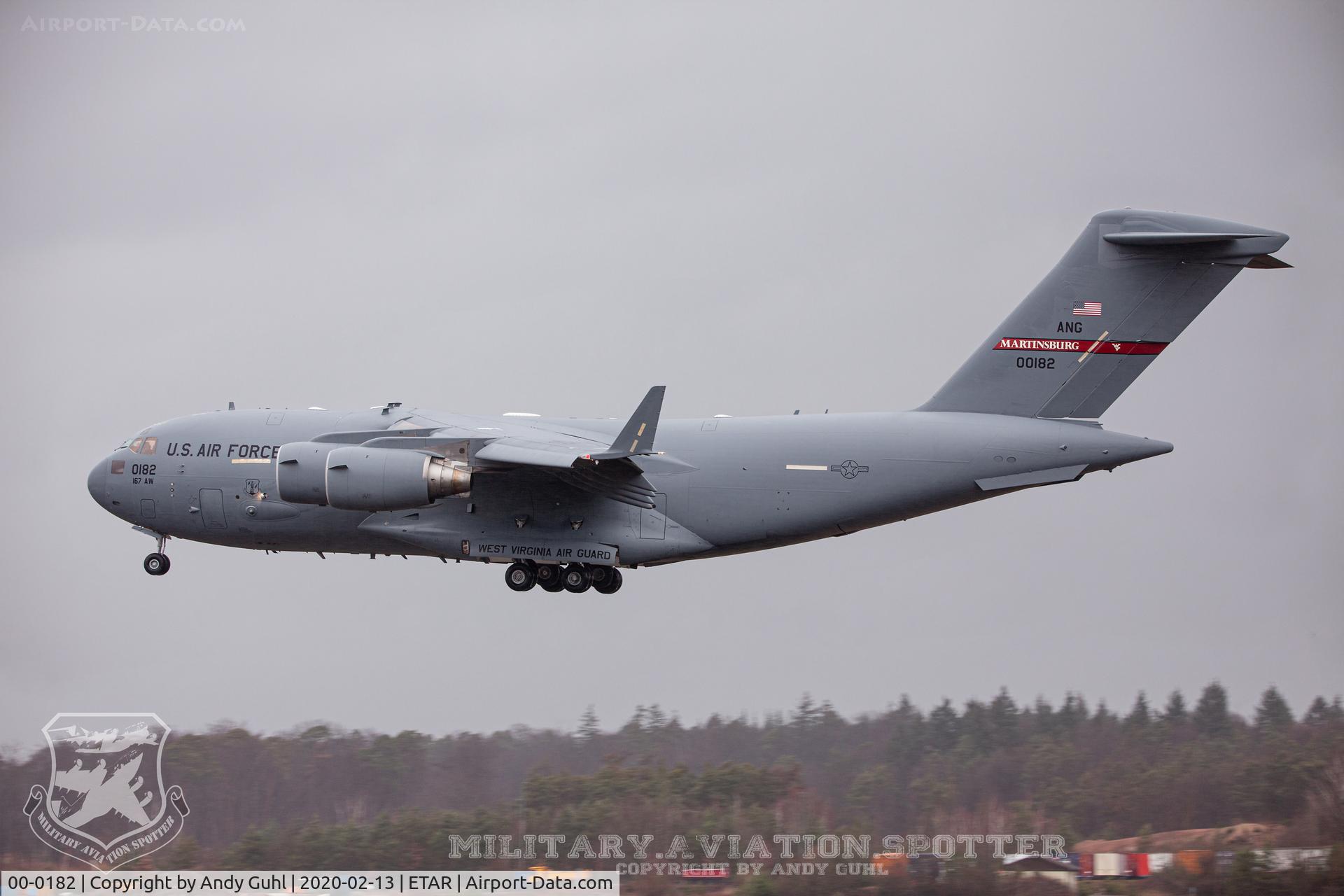 00-0182, 2000 Boeing C-17A Globemaster III C/N P-82, Rainy day