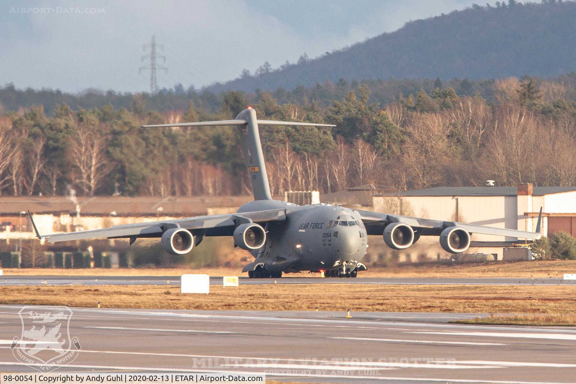 98-0054, 1998 Boeing C-17A Globemaster III C/N F-057, far away