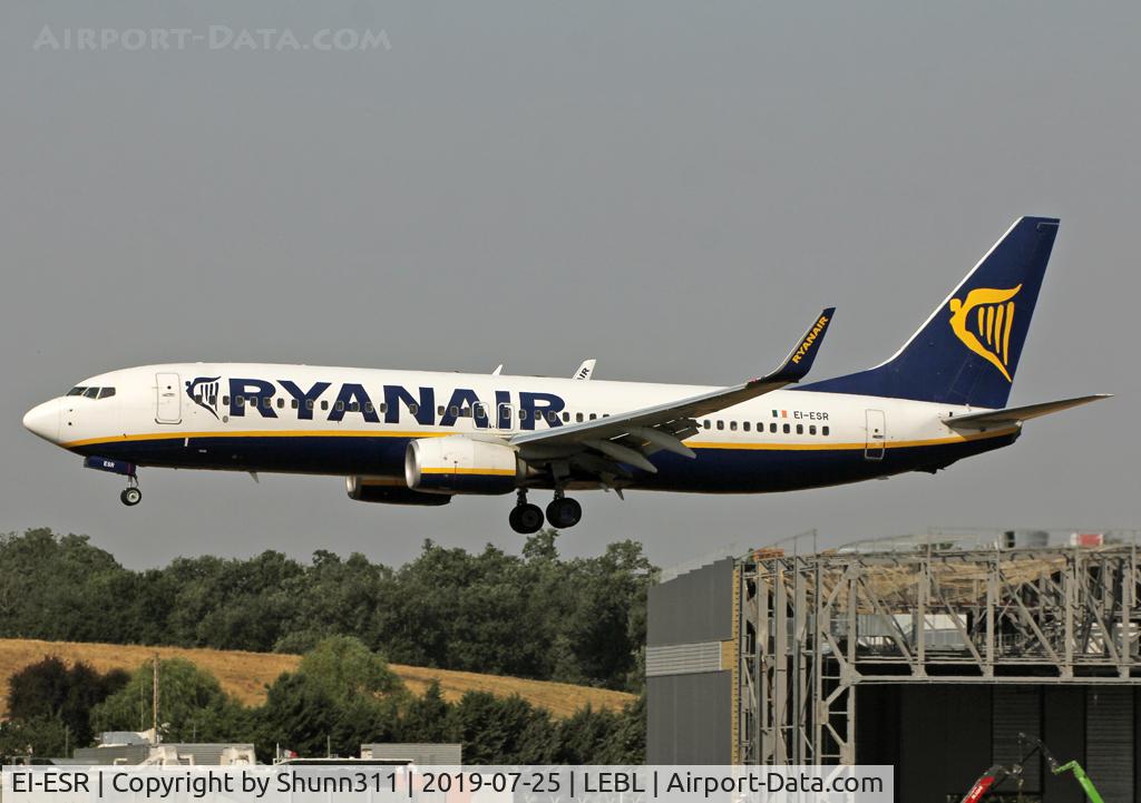 EI-ESR, 2011 Boeing 737-8AS C/N 34995, Landing rwy 14R