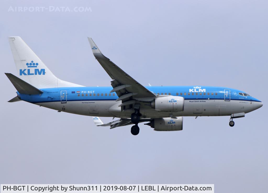 PH-BGT, 2011 Boeing 737-7K2 C/N 38634, Landing rwy 07L