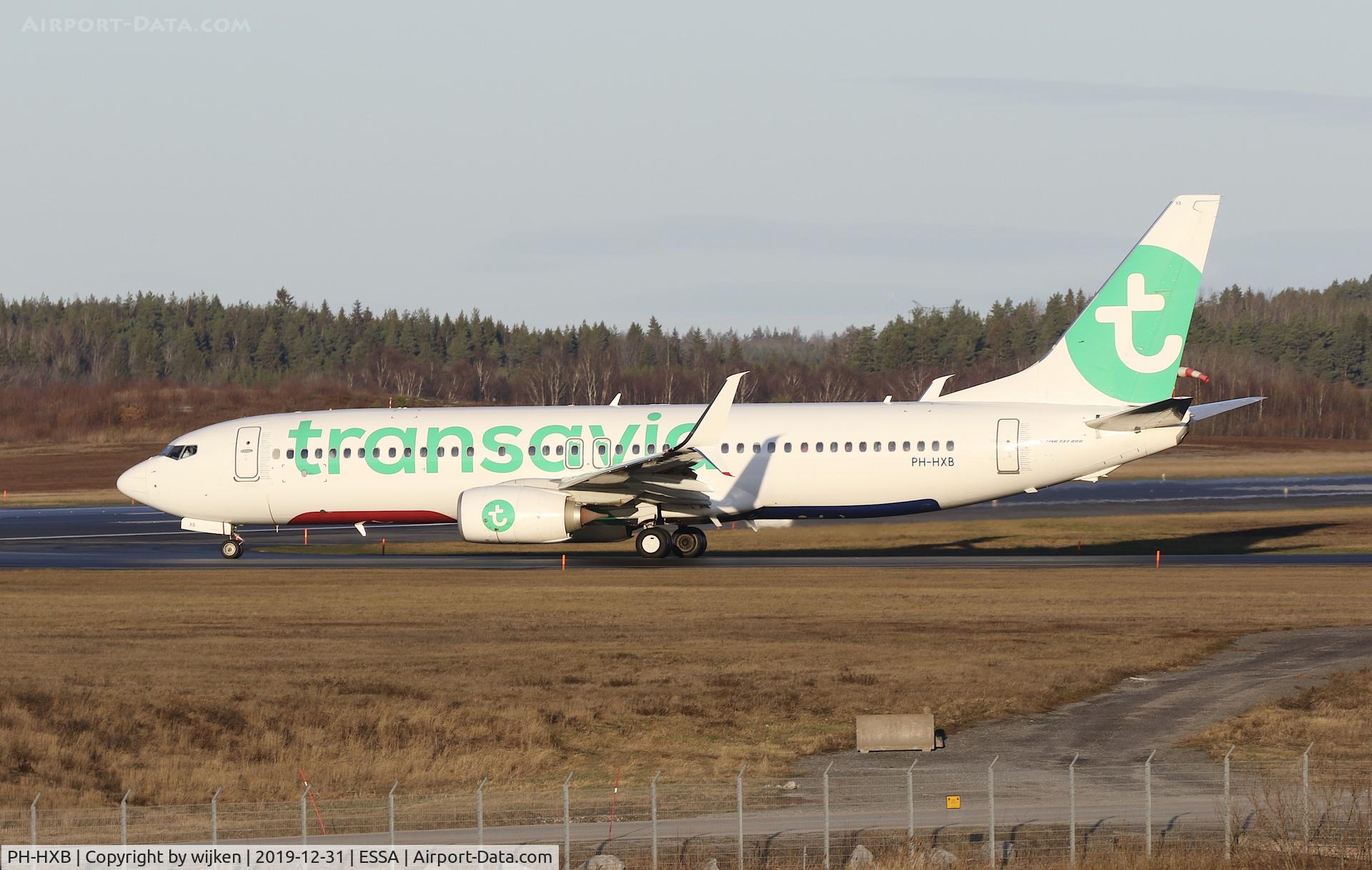 PH-HXB, 2016 Boeing 737-8K2 C/N 41340, RWY 19L