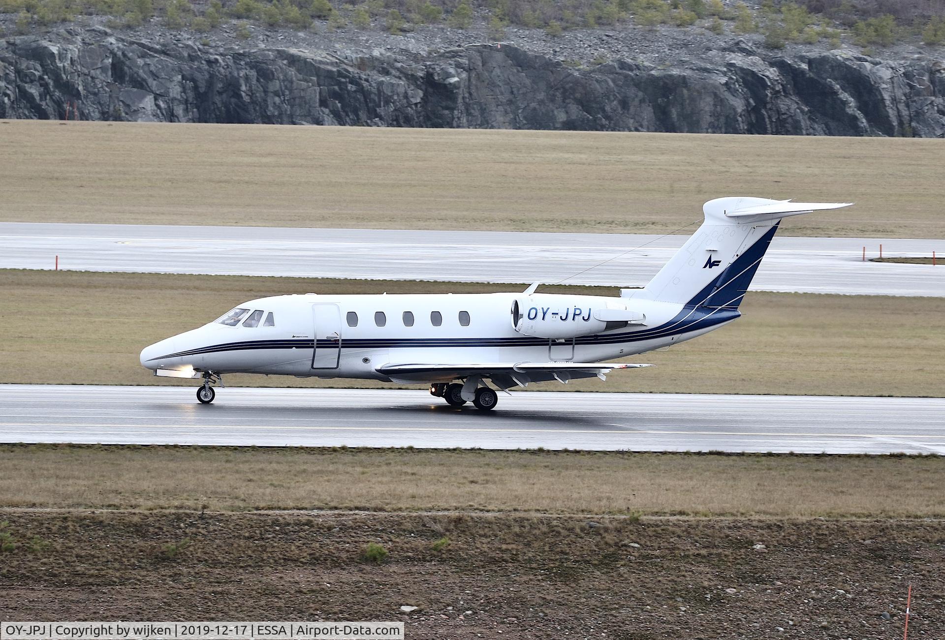 OY-JPJ, 1981 Cessna 650 Citation III C/N 650-0060, Taxiway W