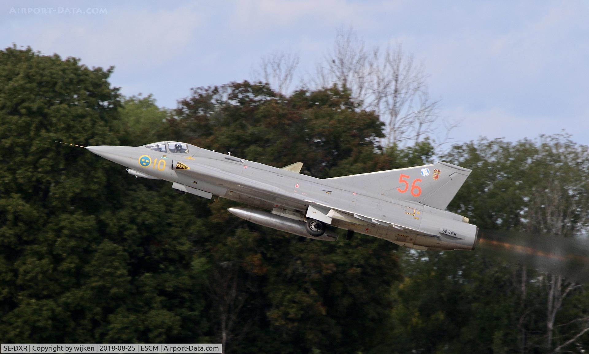 SE-DXR, 1969 Saab J-35J Draken C/N 35-556, Airshow