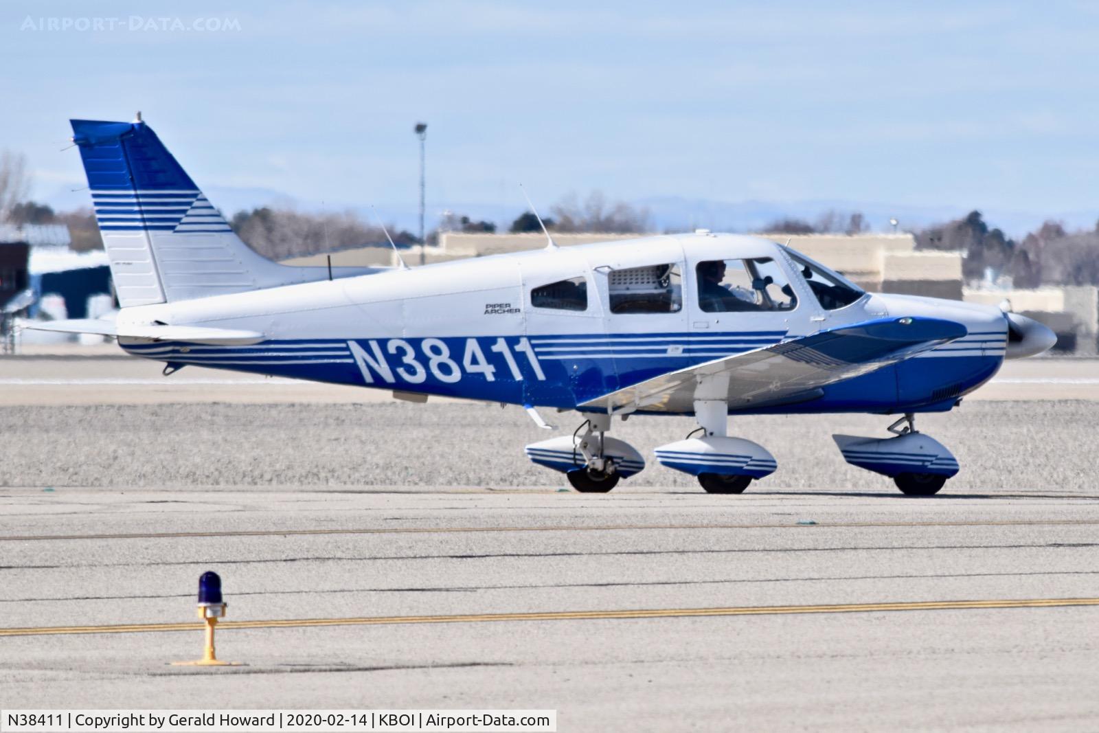 N38411, 1977 Piper PA-28-181 C/N 28-7790356, Taxiing on Alpha.