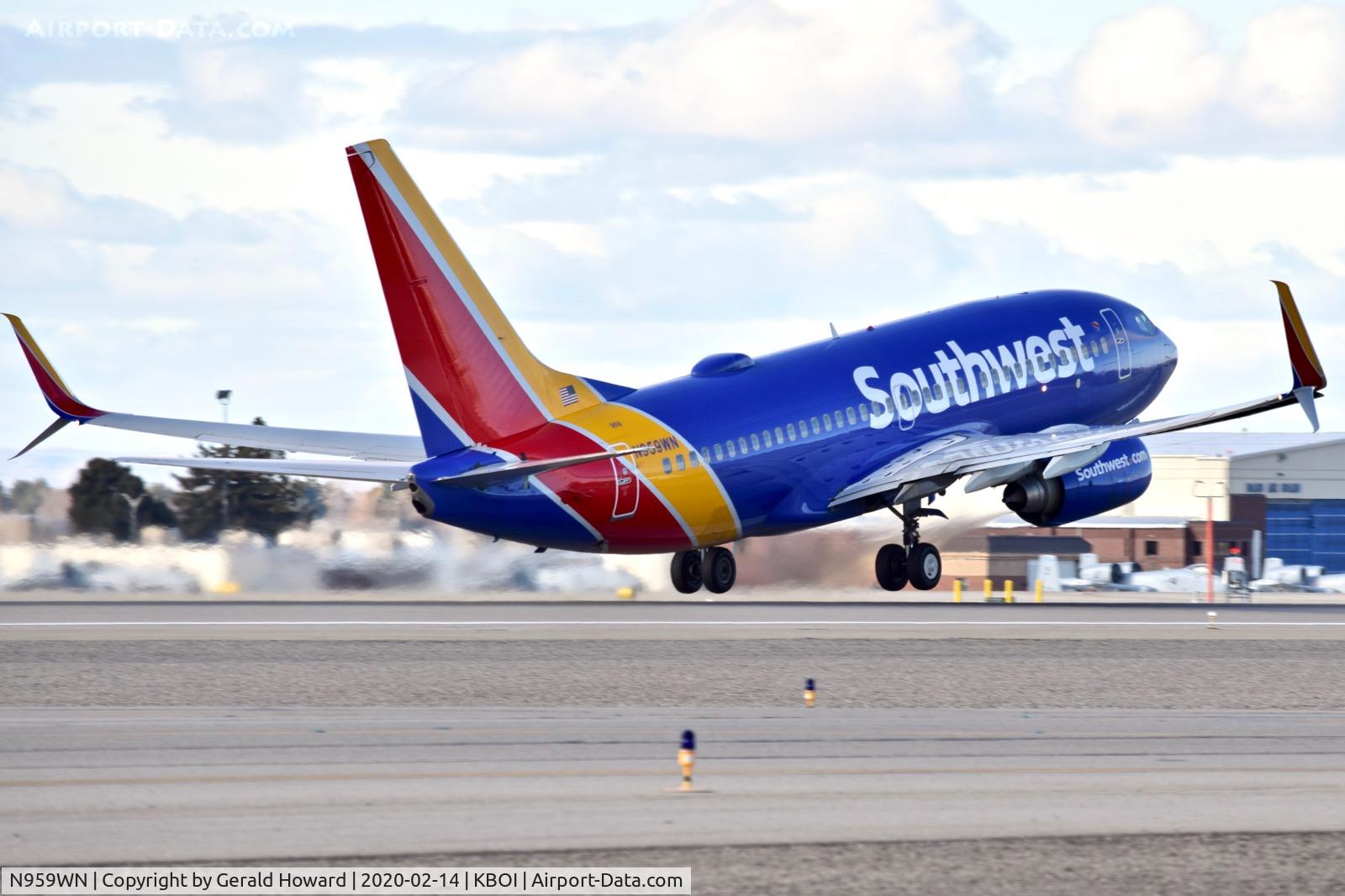 N959WN, 2011 Boeing 737-7H4 C/N 36674, Take off from 28R.