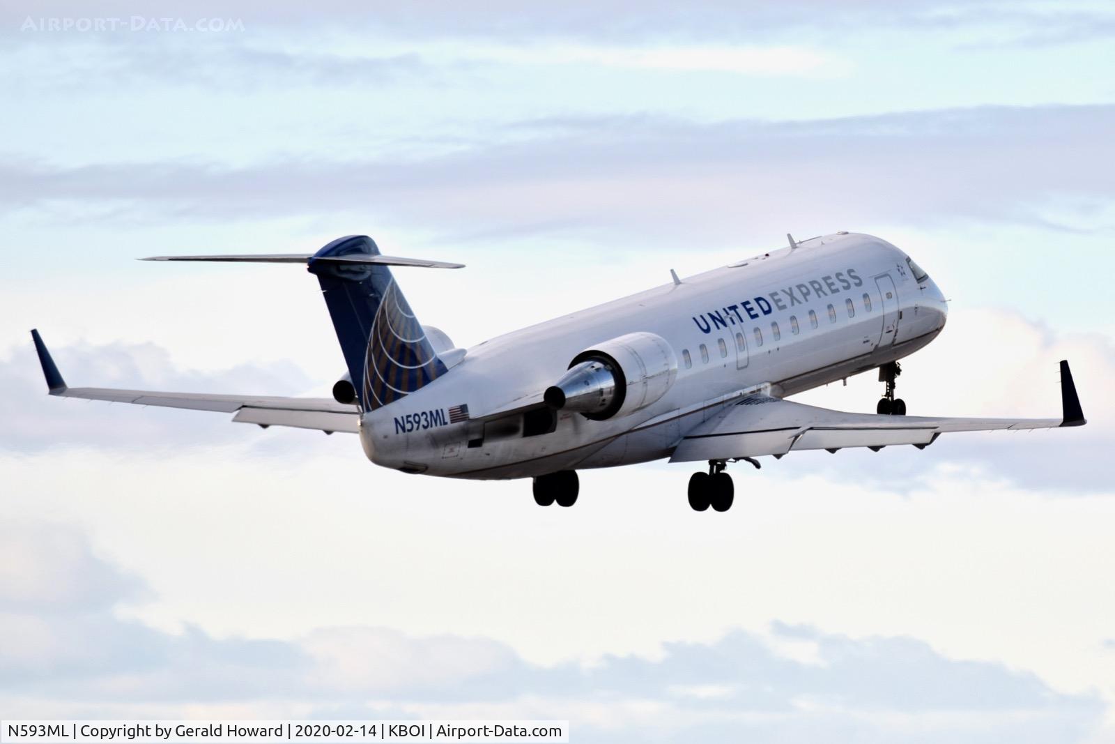 N593ML, 2001 Bombardier CRJ-200ER (CL-600-2B19) C/N 7465, Take off from 28R.