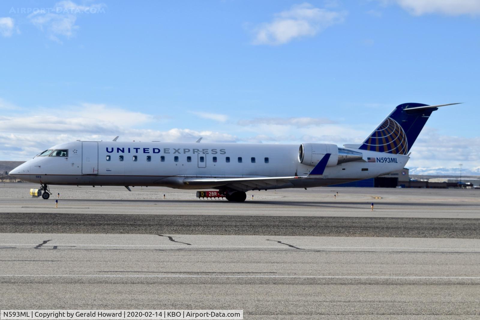 N593ML, 2001 Bombardier CRJ-200ER (CL-600-2B19) C/N 7465, Taxiing on Alpha.