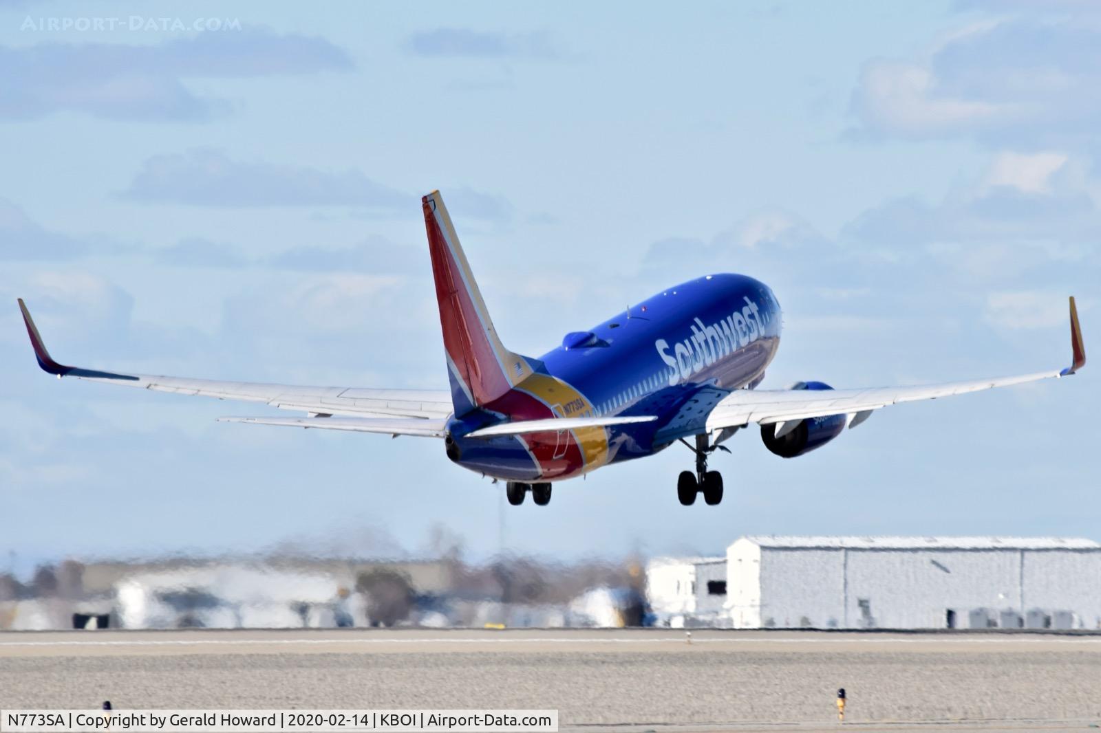 N773SA, 2000 Boeing 737-7H4 C/N 27881, Climb out from 28R.