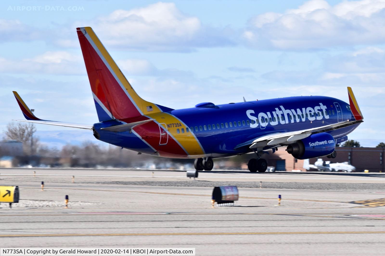 N773SA, 2000 Boeing 737-7H4 C/N 27881, Take off from 28R.