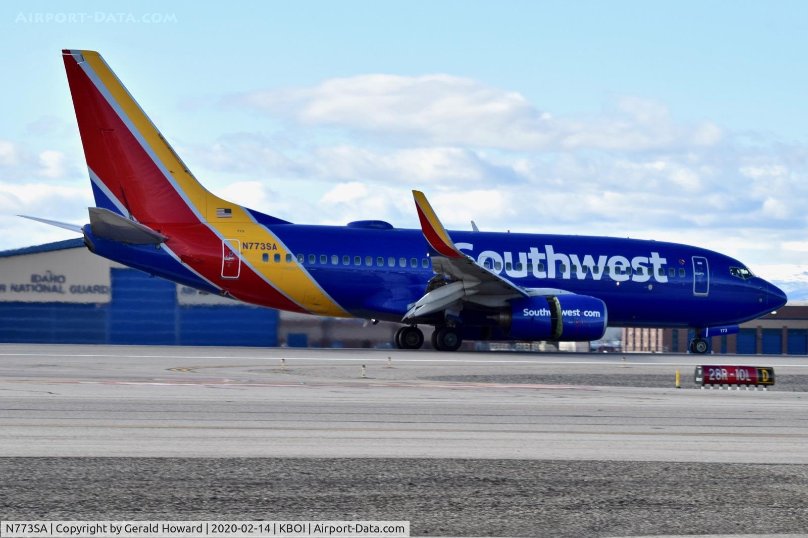 N773SA, 2000 Boeing 737-7H4 C/N 27881, Landing roll out on 28R.
