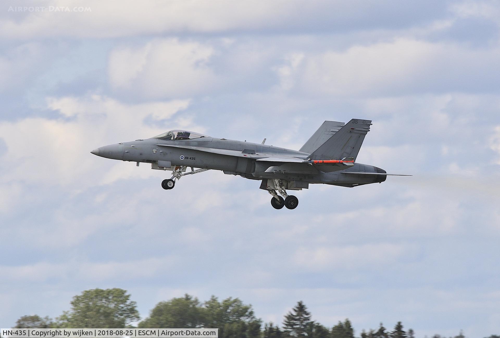 HN-435, McDonnell Douglas F-18C Hornet C/N 1443, Airshow