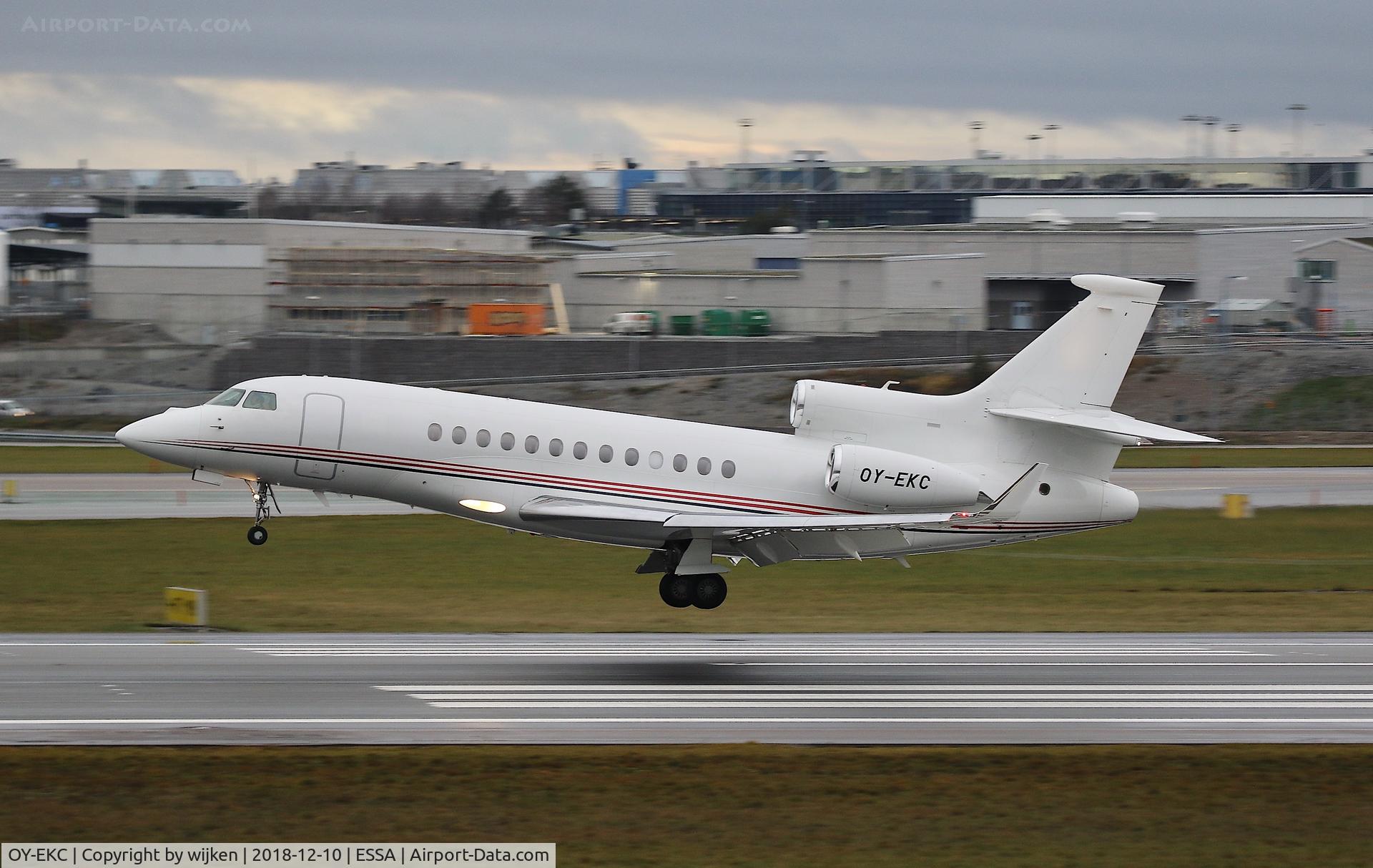 OY-EKC, 2011 Dassault Falcon 7X C/N 121, RWY 19L
