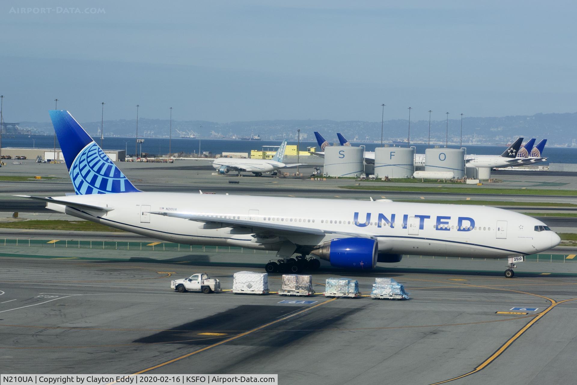 N210UA, 2000 Boeing 777-222 C/N 30216, New observation deck SFO 2020.