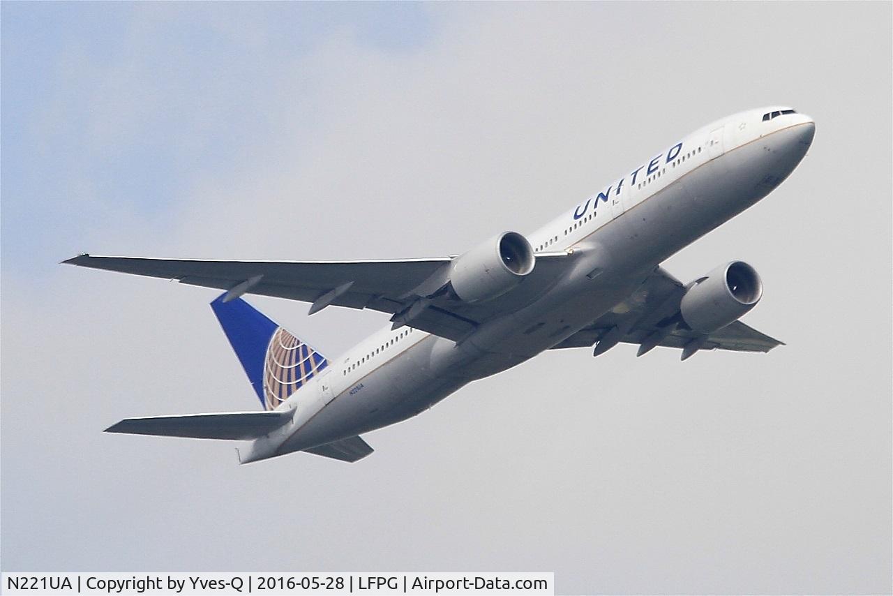 N221UA, 2001 Boeing 777-222 C/N 30552, Boeing 777-222, Take off rwy 06R, Roissy Charles De Gaulle airport (LFPG-CDG)