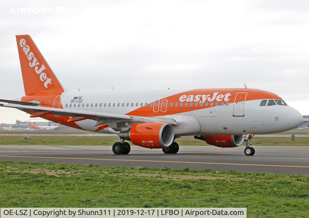 OE-LSZ, 2011 Airbus A319-111 C/N 4785, Lining up rwy 14L for departure...