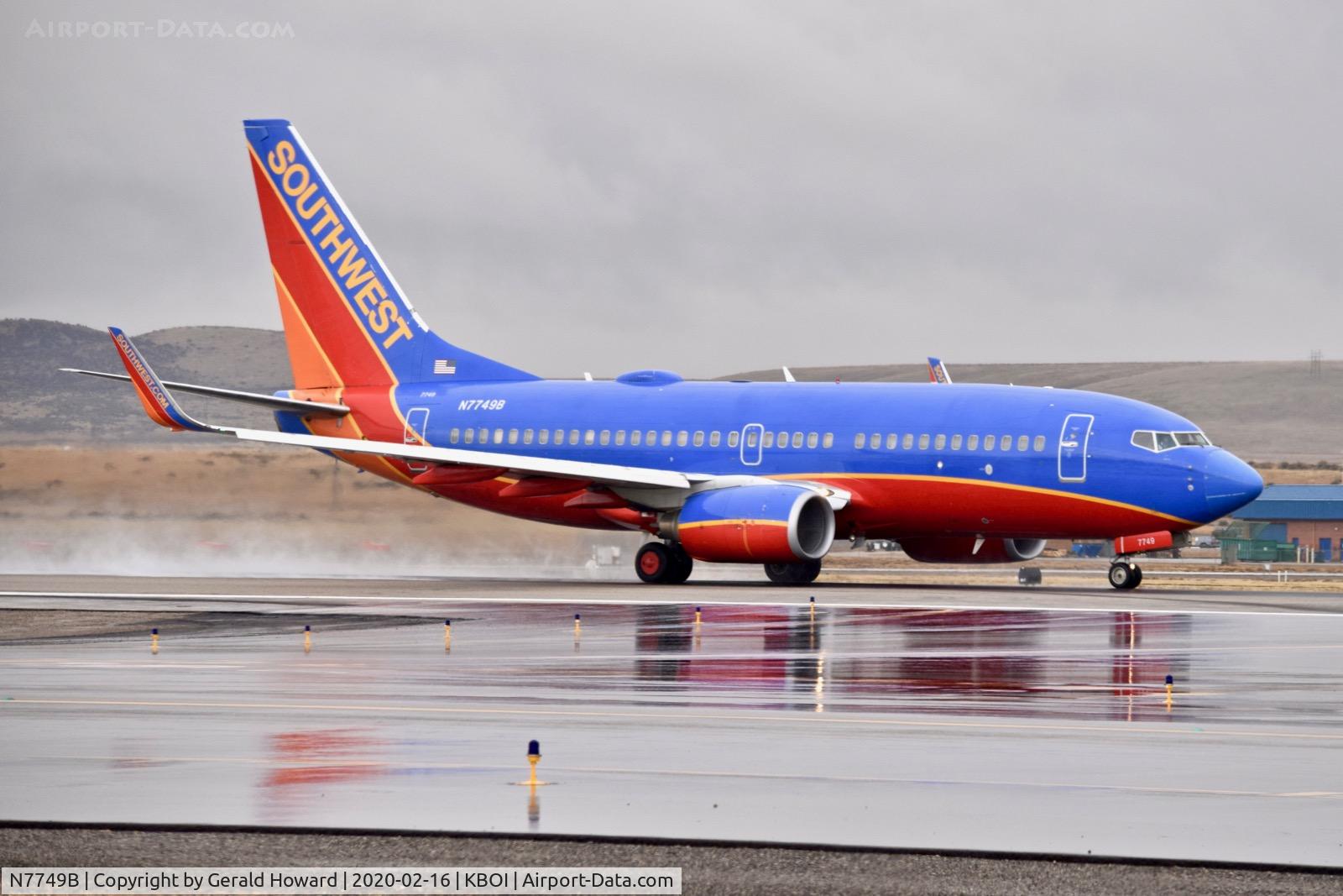 N7749B, Boeing 737-7BD C/N 36724, Take off run on 28R.