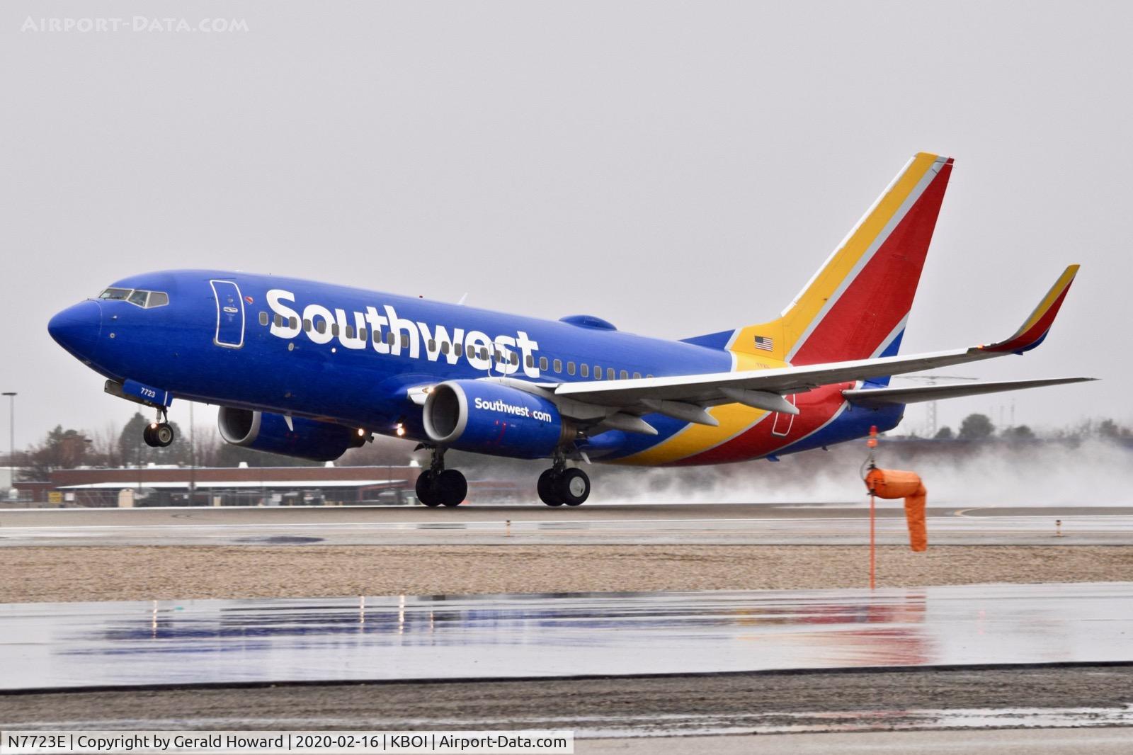 N7723E, 2006 Boeing 737-76N C/N 32670, Rotation.