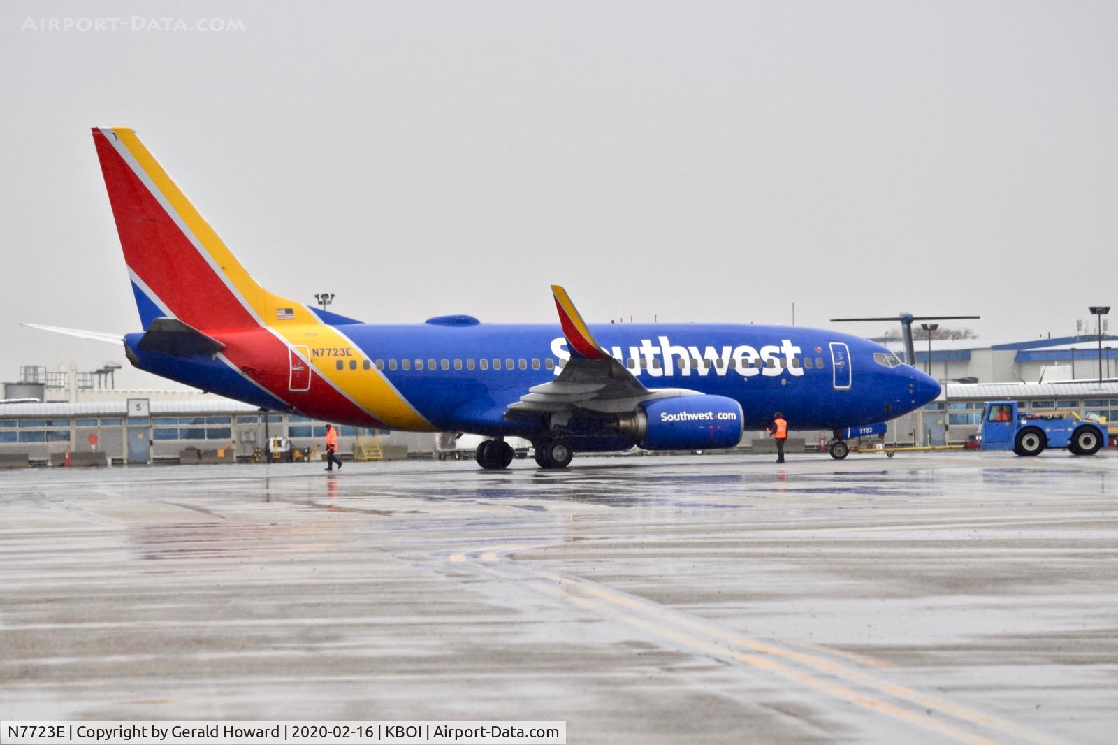 N7723E, 2006 Boeing 737-76N C/N 32670, Push back from the gate.