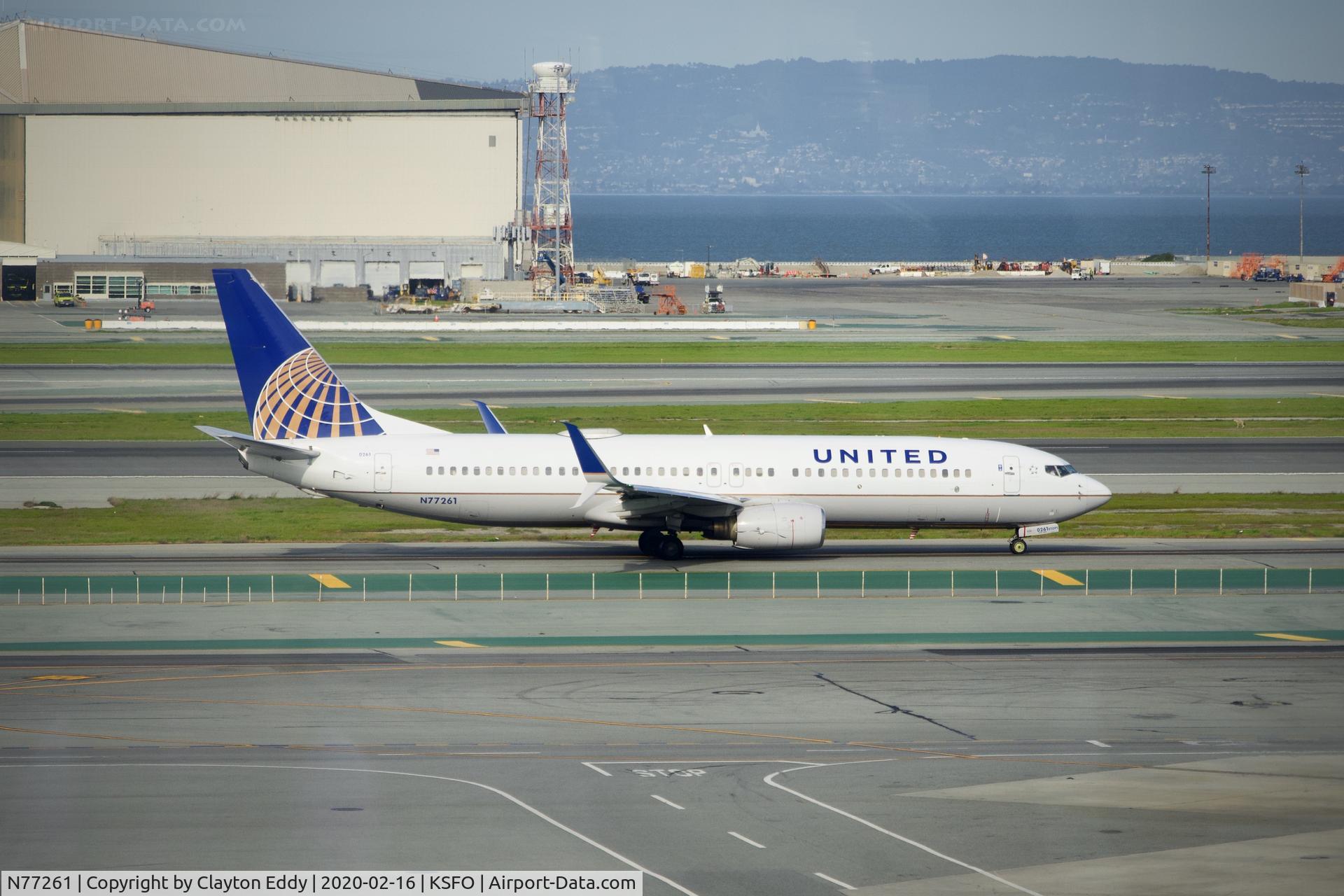 N77261, 2001 Boeing 737-824 C/N 31582, Pic taken from the new observation deck terminal 2. SFO. 2020.