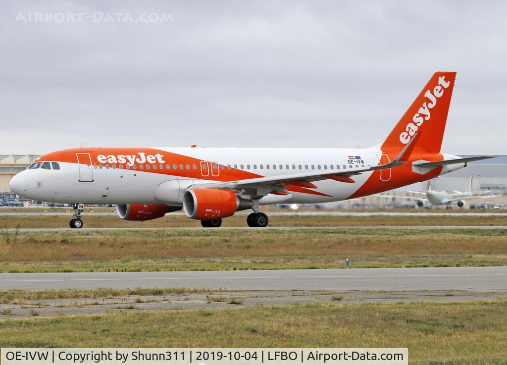 OE-IVW, 2016 Airbus A320-214 C/N 7067, Taxiing holding point rwy 32R for departure...