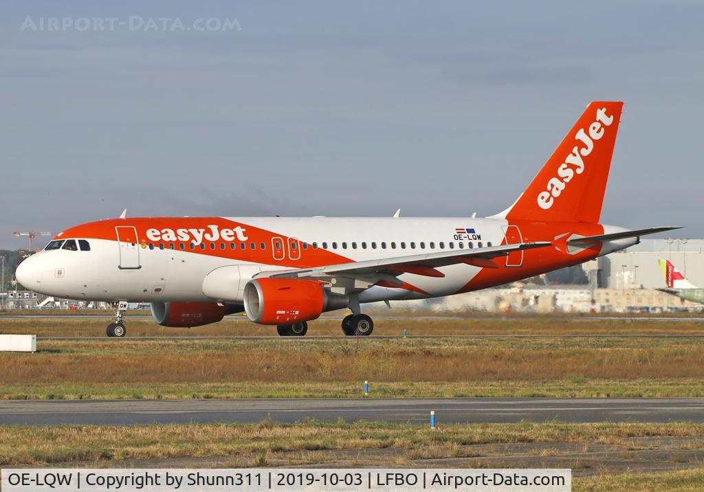OE-LQW, 2009 Airbus A319-111 C/N 4129, Taxiing holding point rwy 32R for departure...