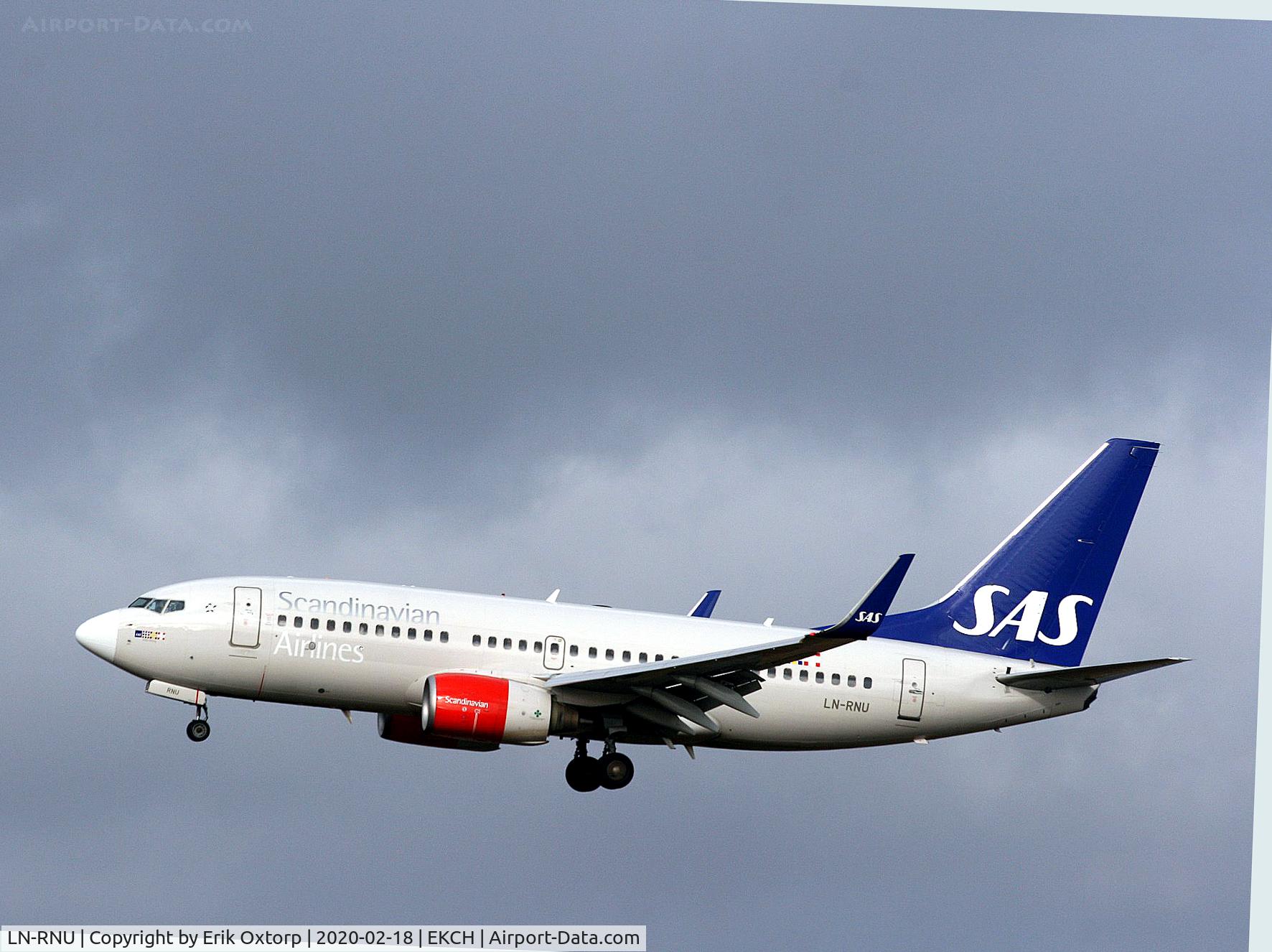 LN-RNU, 2009 Boeing 737-783 C/N 34548, LN-RNU landing rw 22L