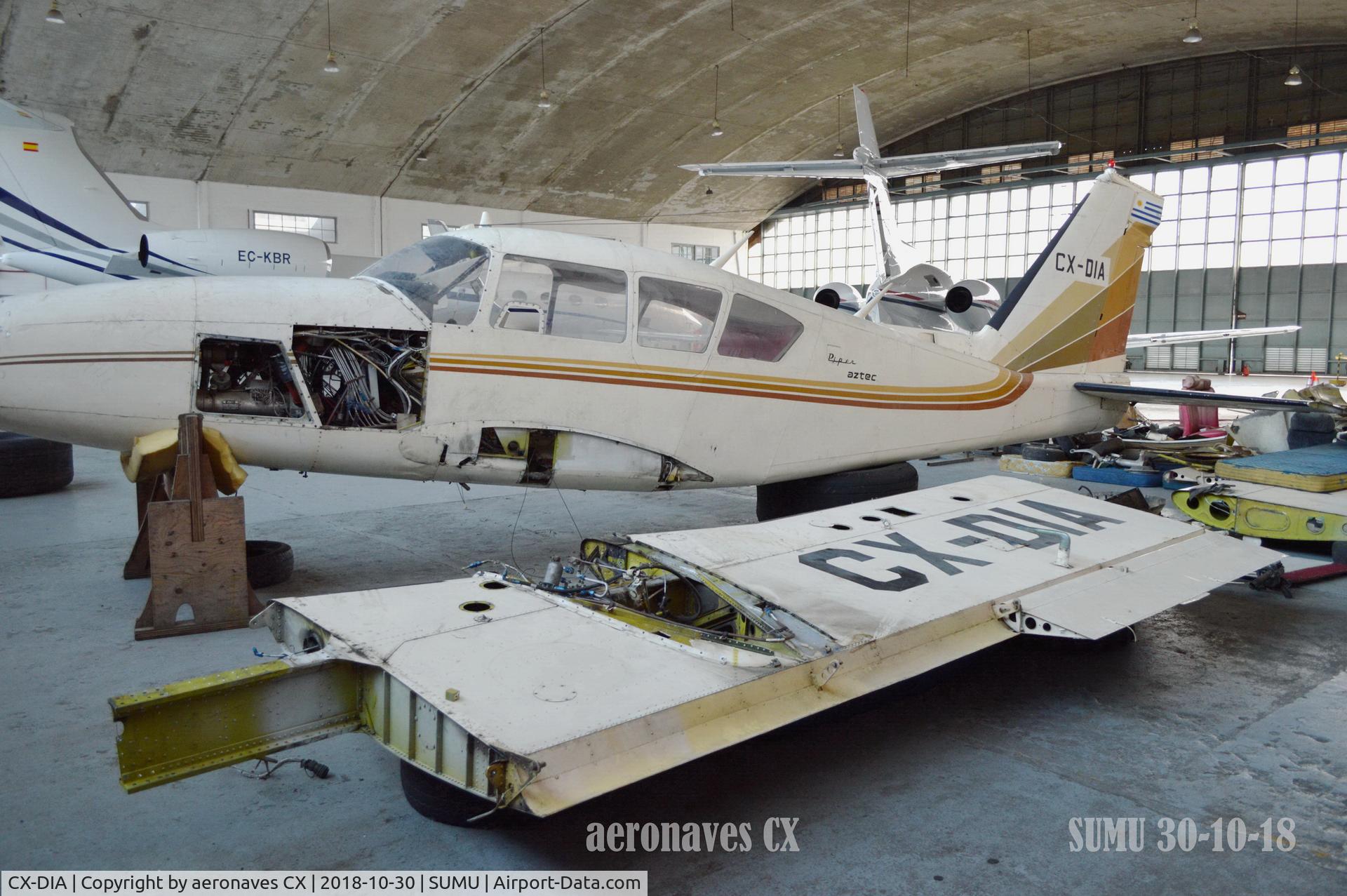 CX-DIA, 1967 Piper PA-23-250C Aztec C/N 27-3663, En hangar Base Aérea SUMU.