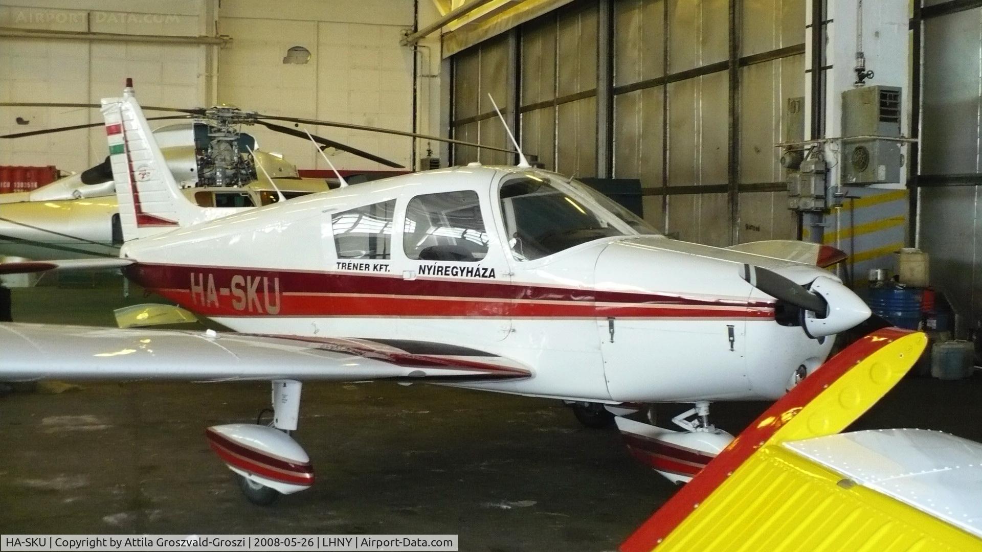 HA-SKU, Piper PA-28-140 Cherokee Cruiser E C/N 28-7225304, LHNY - Nyíregyháza Airport, Hungary