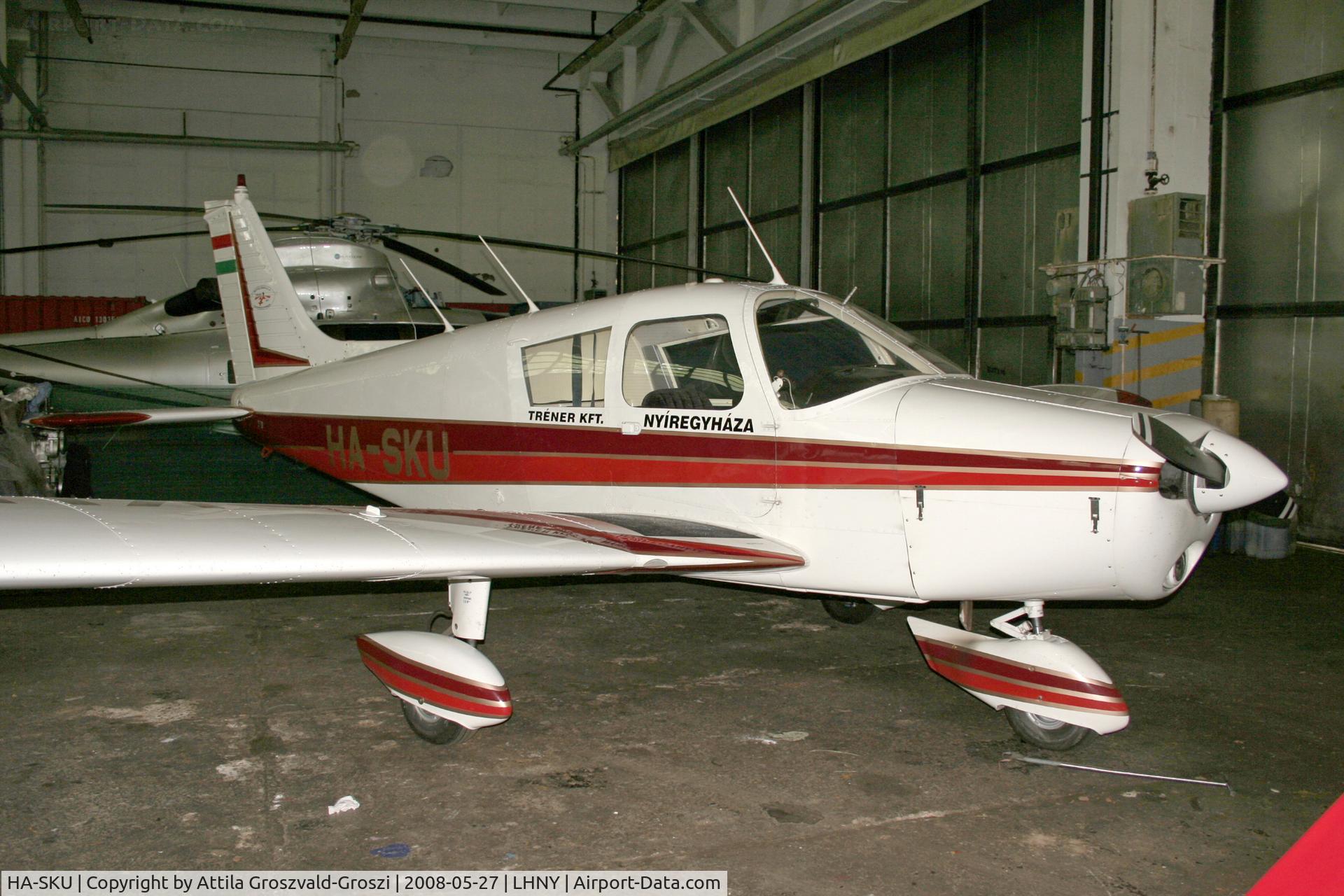 HA-SKU, Piper PA-28-140 Cherokee Cruiser E C/N 28-7225304, LHNY - Nyíregyháza Airport, Hungary